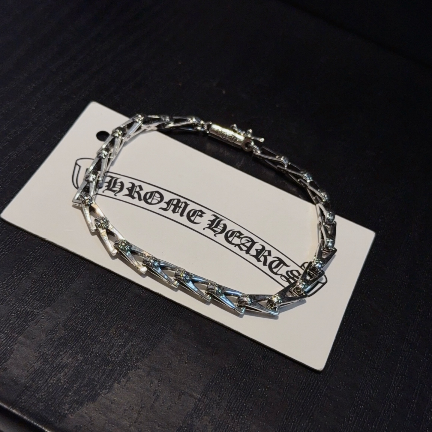  新款【专柜品质】Chrome Hearts克罗心经典十字花手链 ，凹凸造型不同的花纹设计风格呈现出与众