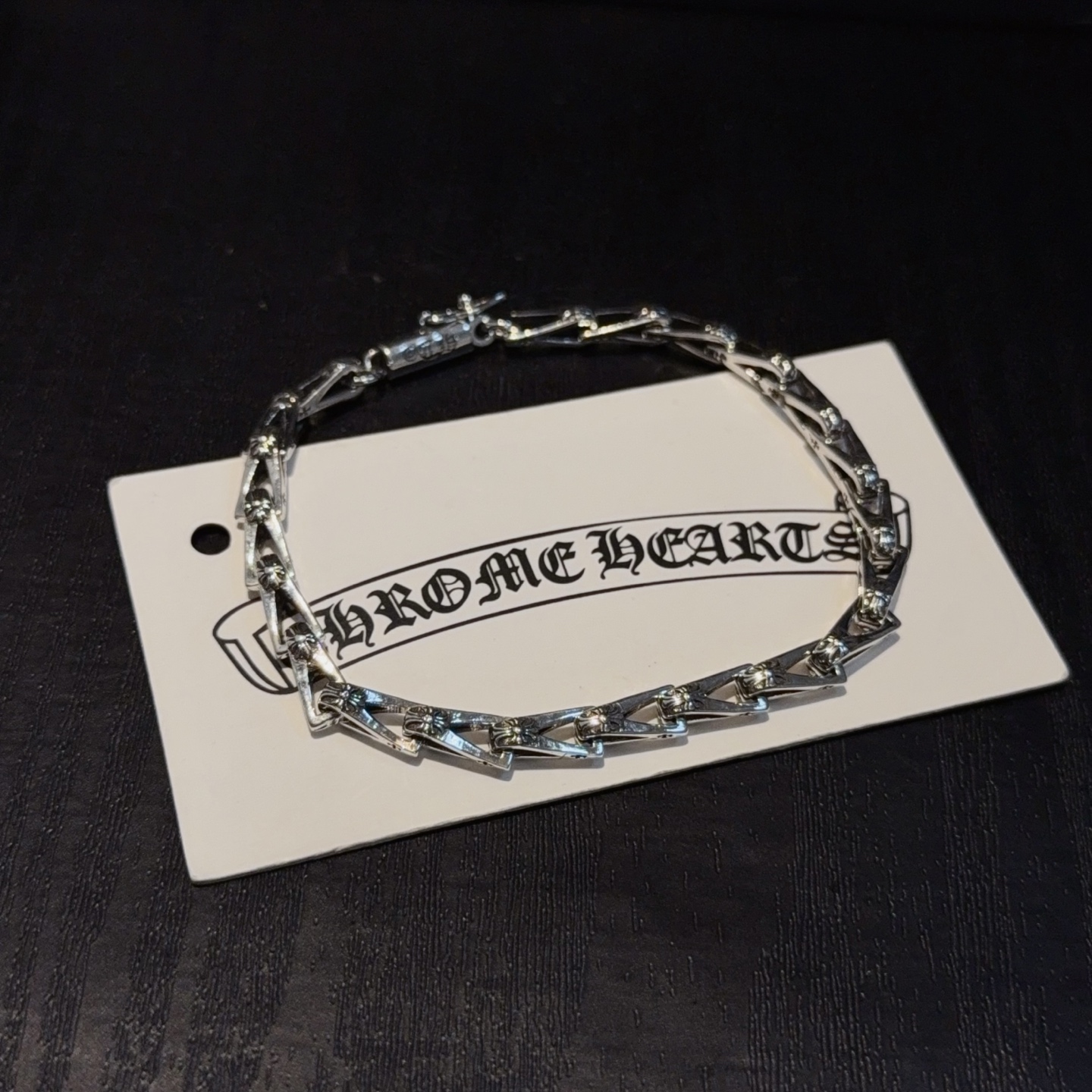  新款【专柜品质】Chrome Hearts克罗心经典十字花手链 ，凹凸造型不同的花纹设计风格呈现出与众
