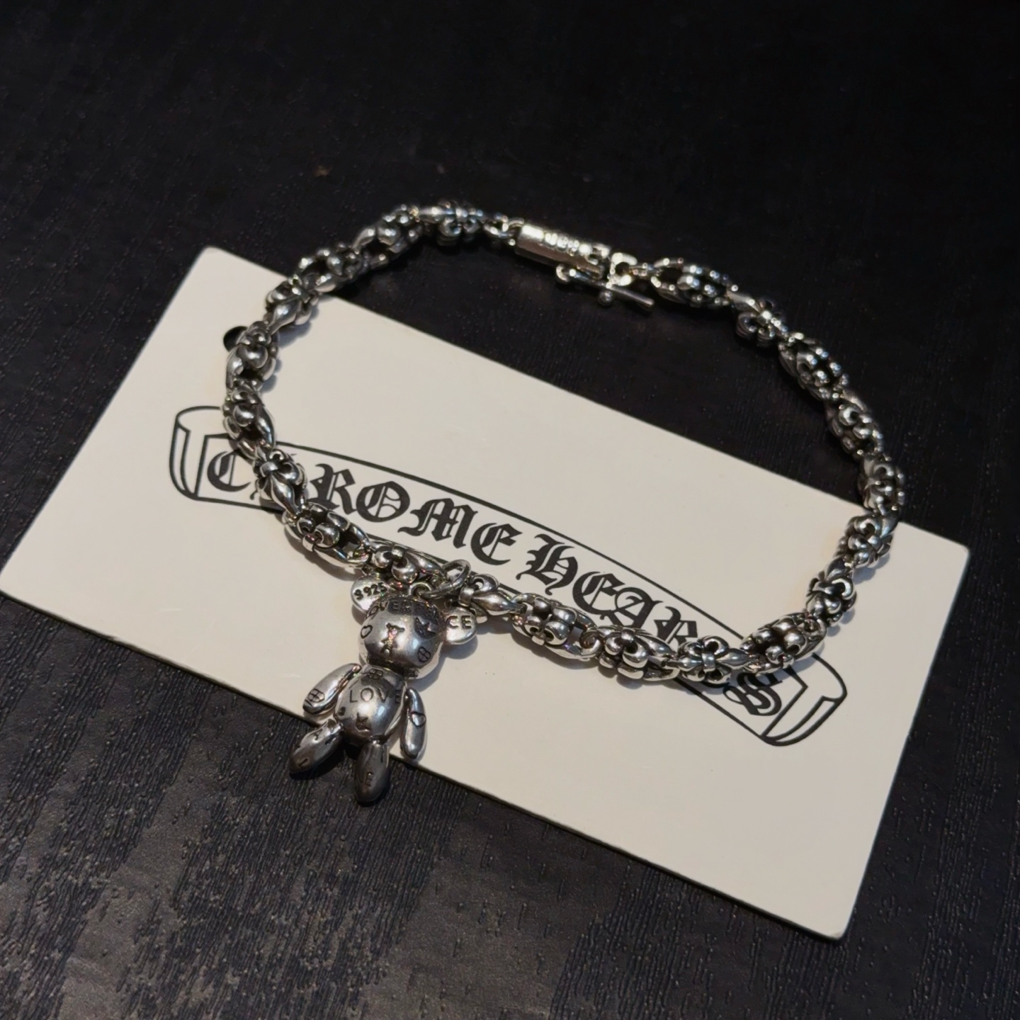   新款【专柜品质】Chrome Hearts克罗心经典童军花手链 ，凹凸造型不同的花纹设计风格呈现出与