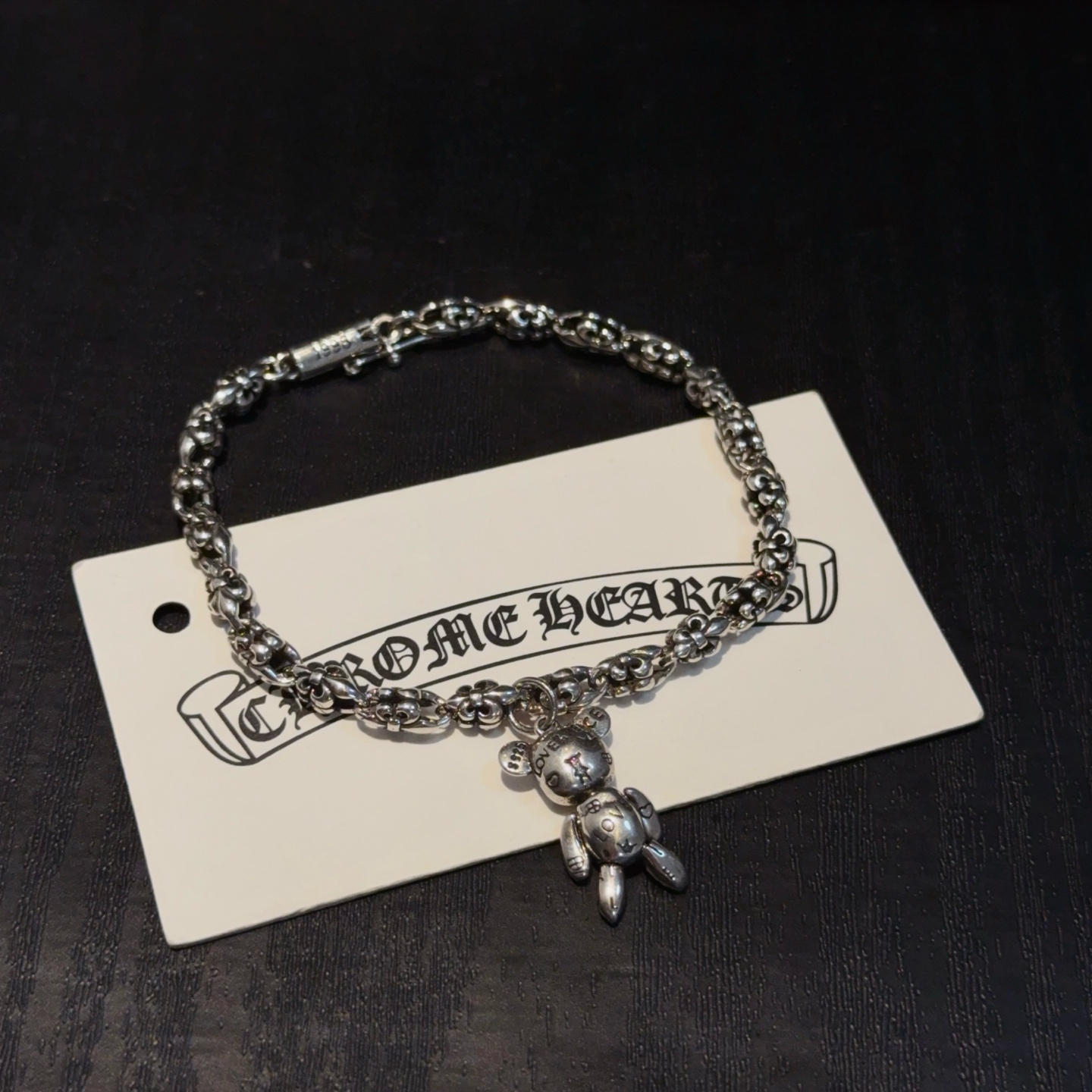   新款【专柜品质】Chrome Hearts克罗心经典童军花手链 ，凹凸造型不同的花纹设计风格呈现出与