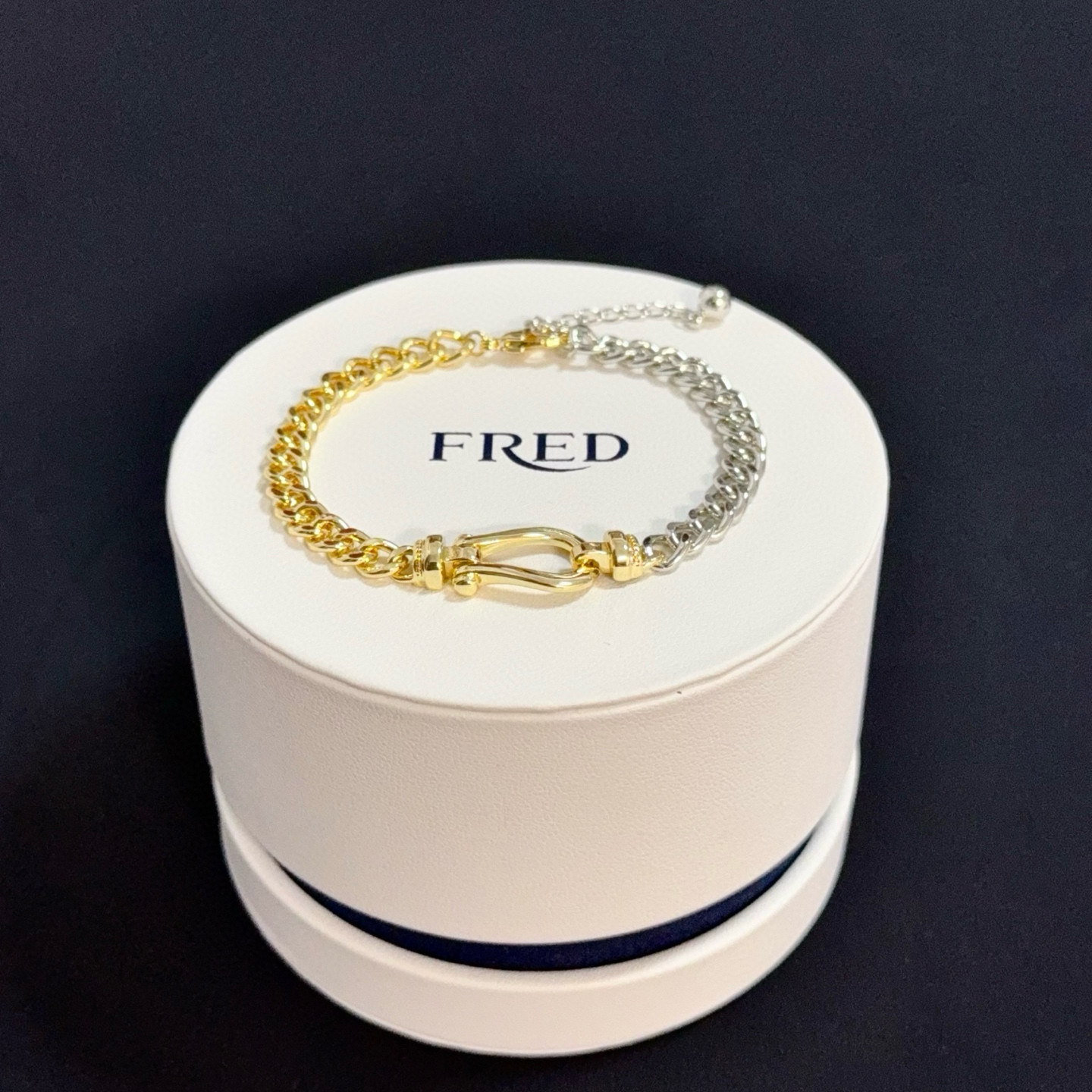 NO:516273,Popular Fered double-paired horseshoe buckle bracelet, classic and versatile, internet celebrity expert, a must-have item for fashion, fashionable and exquisite, 11 pairs of customized versions, the difference is that the ordinary version on the market, thickened electroplating 18k process, the effect is very versatile!  !  , jewelry quality, bracelet19860909火爆 费雷德双拼马蹄扣手链,经典百搭,网红达人 时尚一族备必单品,时尚精致,11对版定制,区别在于市面上普通版本,加厚电镀18k工艺,上手效果非常百搭！！,饰品精品,bracelet,Jewelry