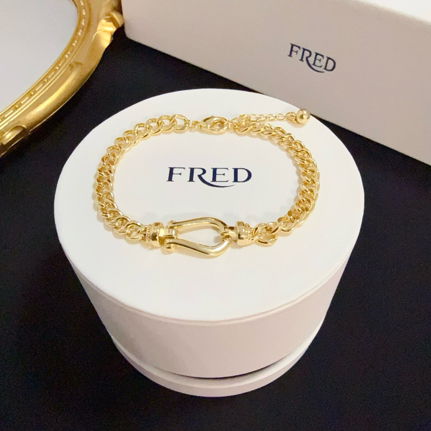 NO:378988,Popular Fered Horseshoe Buckle Bracelet, classic and versatile, Internet celebrity expert, a must-have item for fashion, fashionable and exquisite, 11 pairs of customized versions, the difference is that the ordinary version on the market, thickened electroplating 18k process, the effect is very versatile!  !  , jewelry quality, bracelet19860909火爆 费雷德马蹄扣手链,经典百搭,网红达人 时尚一族备必单品,时尚精致,11对版定制,区别在于市面上普通版本,加厚电镀18k工艺,上手效果非常百搭！！,饰品精品,bracelet,Jewelry