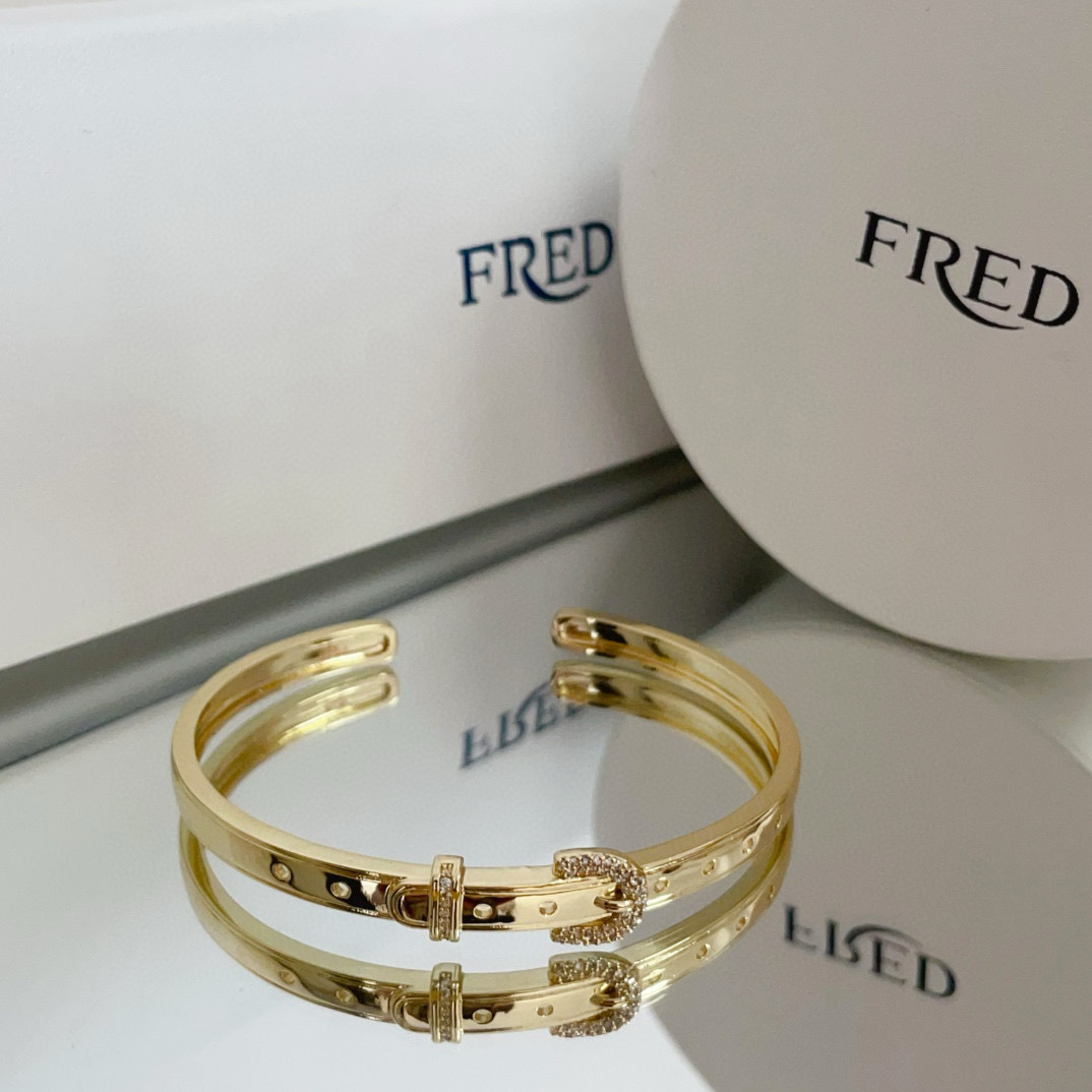 NO:379051,Popular Feredman Diamond Horseshoe Buckle Open Bangle Bracelet, classic and versatile, Internet celebrity expert, a must-have item for fashion, fashionable and exquisite, 11 pairs of customized versions, the difference is that the ordinary version on the market, thickened electroplating 18k process, the effect is very versatile!  !  , jewelry quality, bracelet19860909火爆 费雷德满钻马蹄扣开口手镯手绳,经典百搭,网红达人 时尚一族备必单品,时尚精致,11对版定制,区别在于市面上普通版本,加厚电镀18k工艺,上手效果非常百搭！！,饰品精品,bracelet,Jewelry