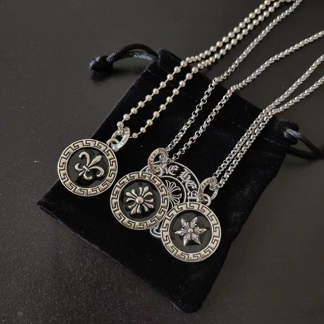 NO:378827,New [Counter Quality] Chrome Hearts Croxin classic retro cross enamel pendant Classic retro necklace Different pattern design styles present unique Cross Scout flowers are Croxin's logo, so they last longer. Genuine version Chrome Hearts Croxin necklaces distinguish the market ordinary light version. The quality is matched to the version and benchmark the details of the letter printing. The degree of retro old gray oxygen. Seiko version!  !  !  Pure handmade ~ Authentic model opening must-have fashion and fashion, both men and women can wear it, same style for couples, original official website, rock punk style silver style, retro elements, trendy and versatile!  , jewelry boutique, chrome hearts, chrome hearts, necklace19860909新款【专柜品质】Chrome Hearts克罗心经典复古十字架珐琅吊坠 经典复古项链 凹凸造型不同的花纹设计风格 呈现出与众不同 十字架 童军花是克罗心的标志 所以更经久不衰 正品打版Chrome Hearts克罗心项链区别市场普通轻版 对版对标品质 看字印细节 复古做旧灰氧程度.精工版本！！！ 纯手工打造 ～正品开模潮流时尚必备 男女均可佩戴 情侣同款 官网原版 摇滚朋克泰银风格 复古元素 潮流百搭！,饰品精品,chrome hearts,chrome hearts,necklace,Jewelry