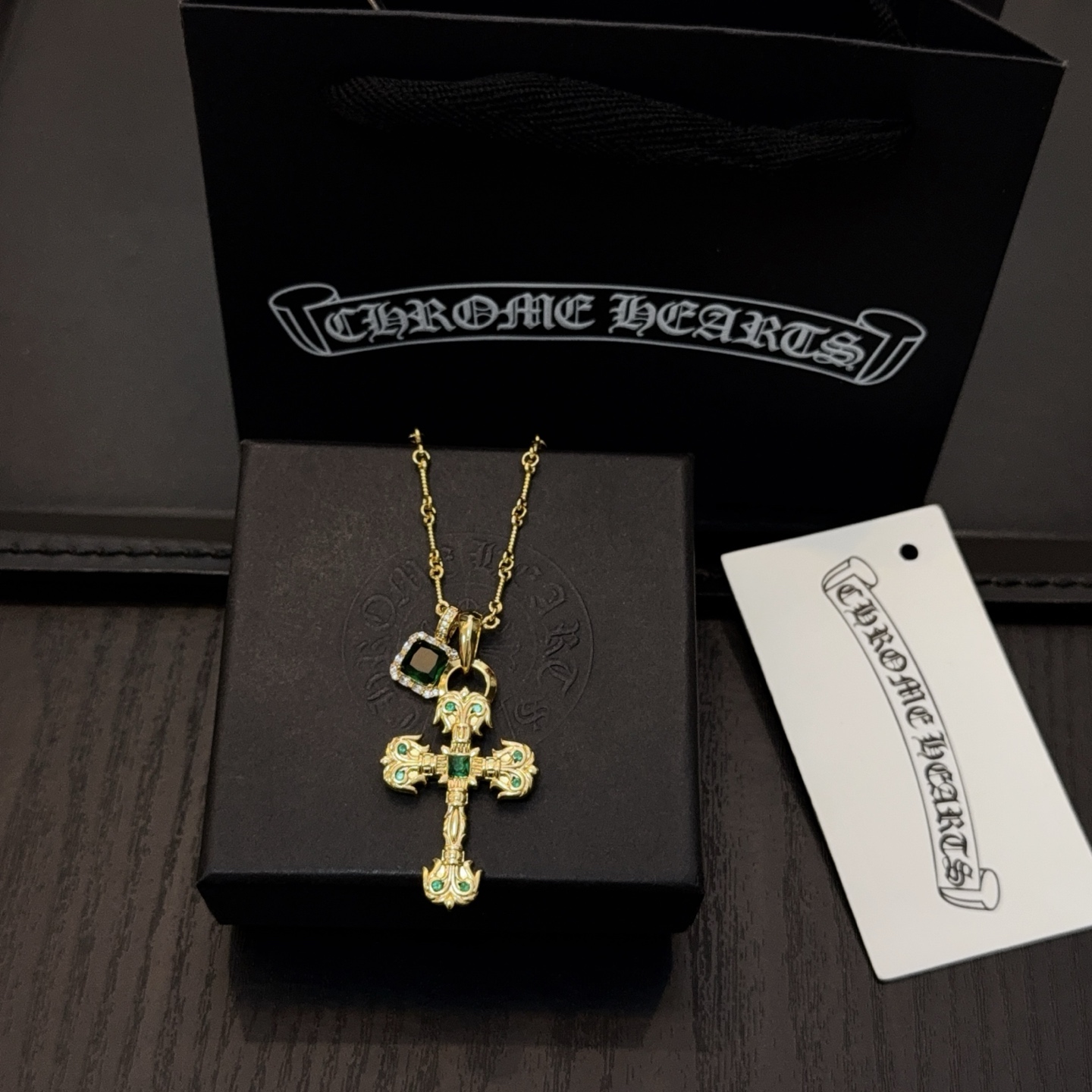 新款【专柜品质】Chrome Hearts克罗心绿钻火焰十字架项链 凹凸造型不同的花纹设计风格 呈现出与