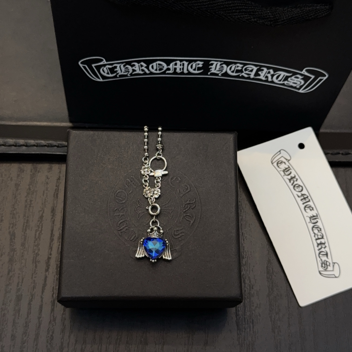 新款【专柜品质】Chrome Hearts克罗心十字花项链 蓝钻天使之翼吊坠 凹凸造型不同的花纹设计风格
