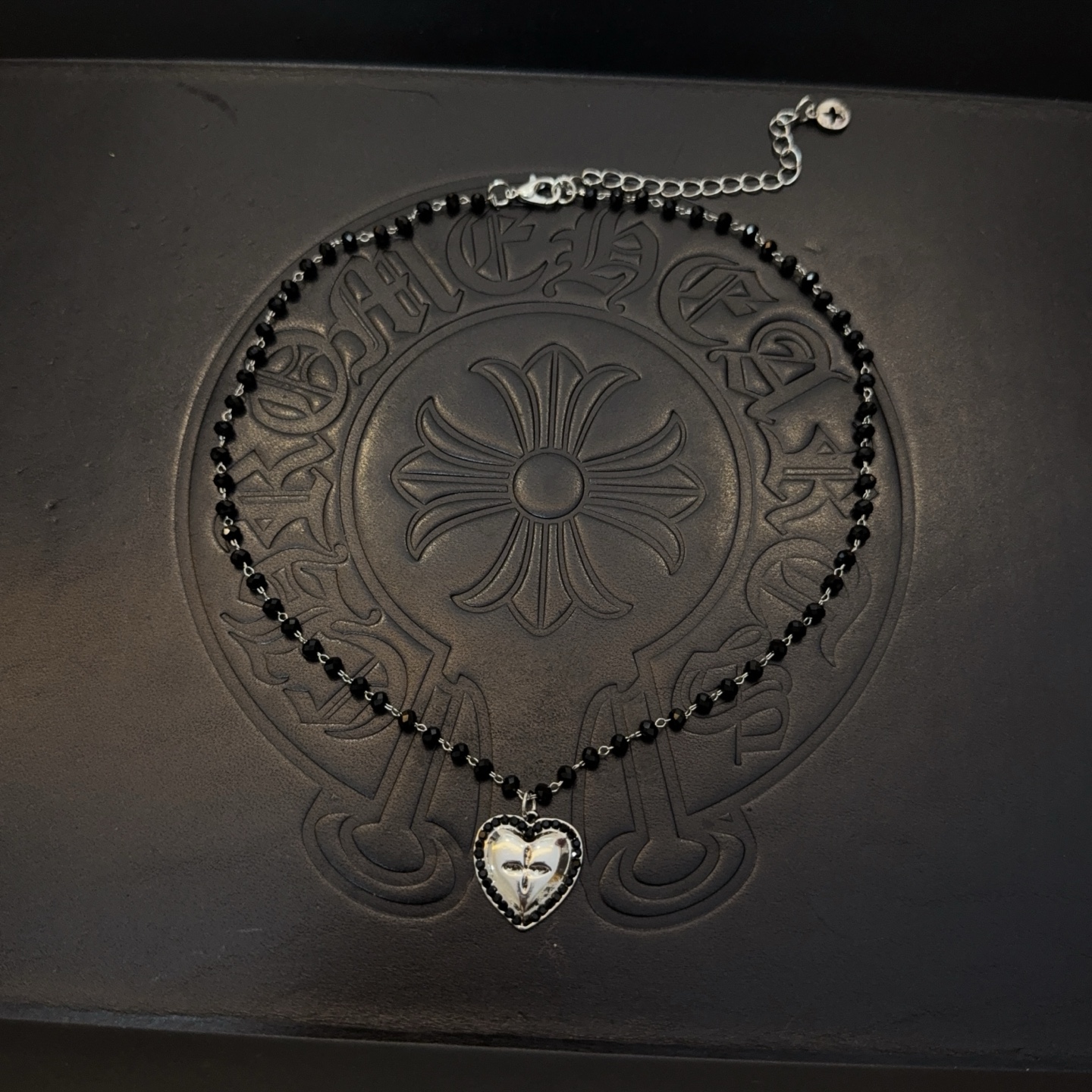 新款【专柜品质】Chrome Hearts克罗心十字架爱心项链 凹凸造型不同的花纹设计风格呈现出与众不同