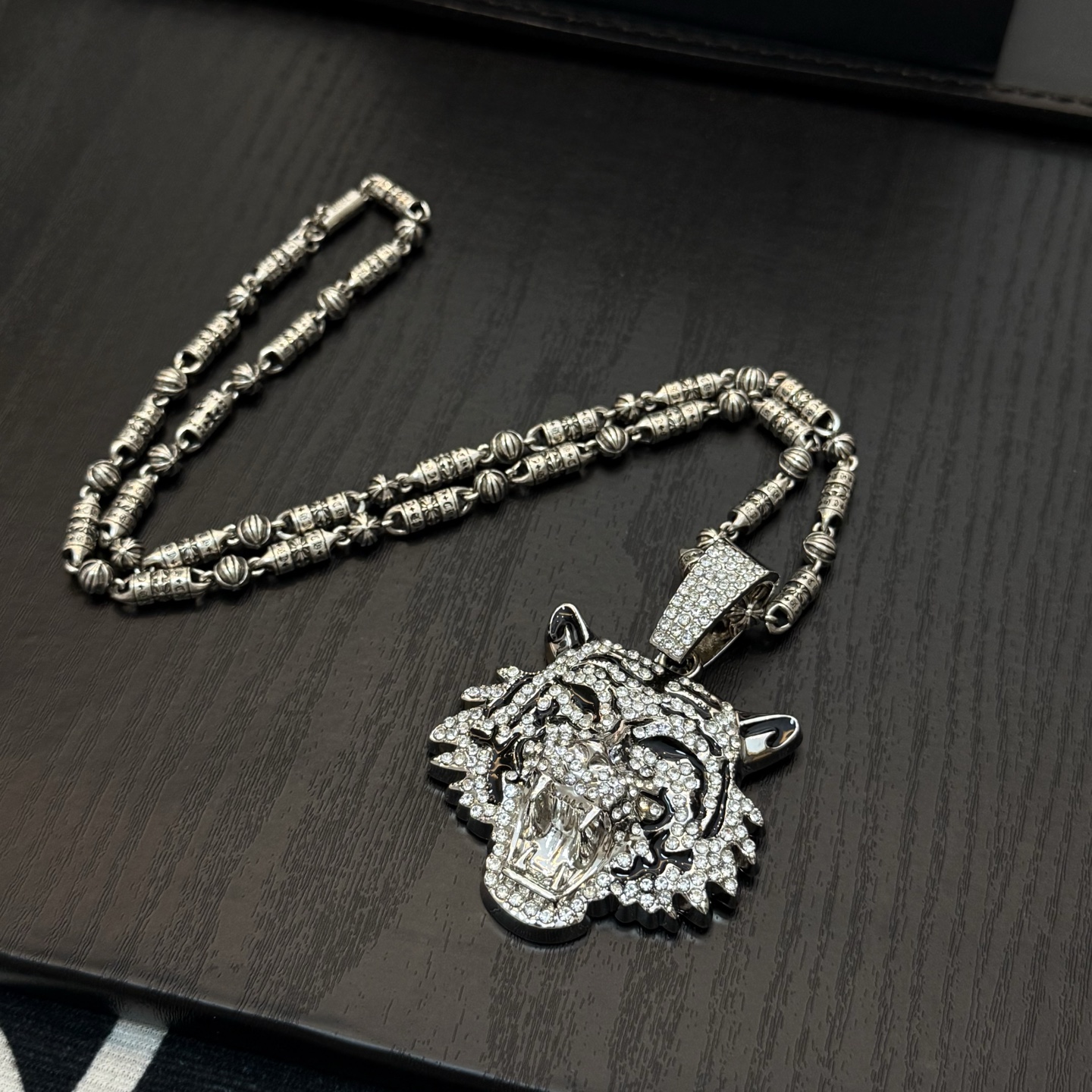 新款【专柜品质】Chrome Hearts克罗心多元素十字架虎头项链 凹凸造型不同的花纹设计风格 呈现出