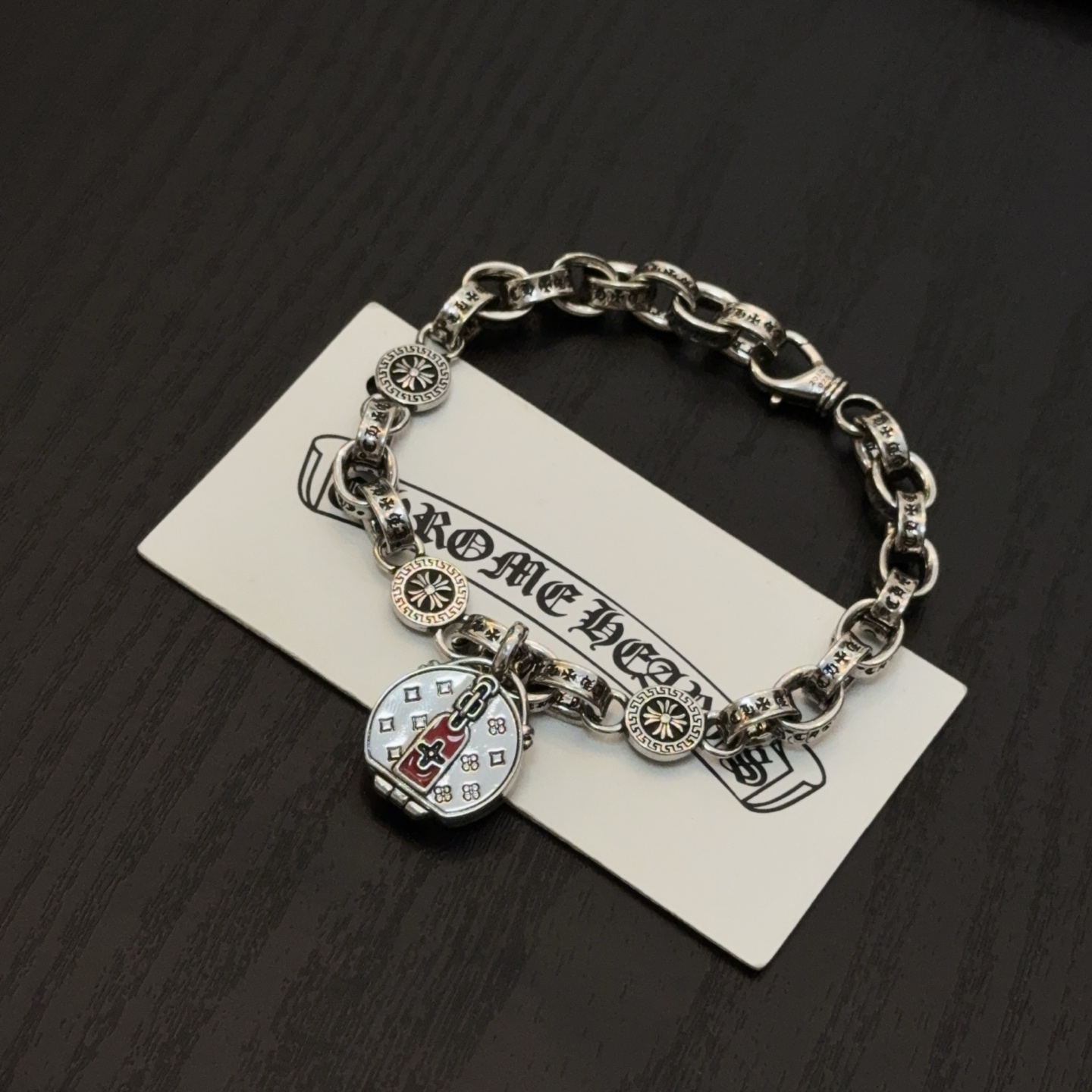 新款【专柜品质】Chrome Hearts克罗心十字花字母手链 凹凸造型不同的花纹设计风格 呈现出与众不