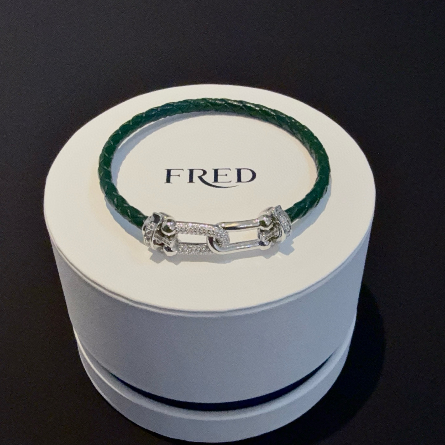 NO:379216,Popular Feredman Diamond Horseshoe Bracelet Bracelet, classic and versatile, Internet celebrity expert, a must-have item for fashion, fashionable and exquisite, 11 pairs of customized versions, the difference is that the ordinary version on the market, thickened electroplating 18k process, the effect is very versatile!  !  Internet celebrity experts A must-have item for fashion, fashionable and exquisite, 11 pairs of customized versions, the difference is that the ordinary version on the market is thickened plating 18k process, and the effect is very versatile!  !  , jewelry quality, bracelet19860909火爆 费雷德满钻马蹄手镯手绳,经典百搭,网红达人 时尚一族备必单品,时尚精致,11对版定制,区别在于市面上普通版本,加厚电镀18k工艺,上手效果非常百搭！！网红达人 时尚一族备必单品,时尚精致,11对版定制,区别在于市面上普通版本,加厚电镀18k工艺,上手效果非常百搭！！,饰品精品,bracelet,Jewelry