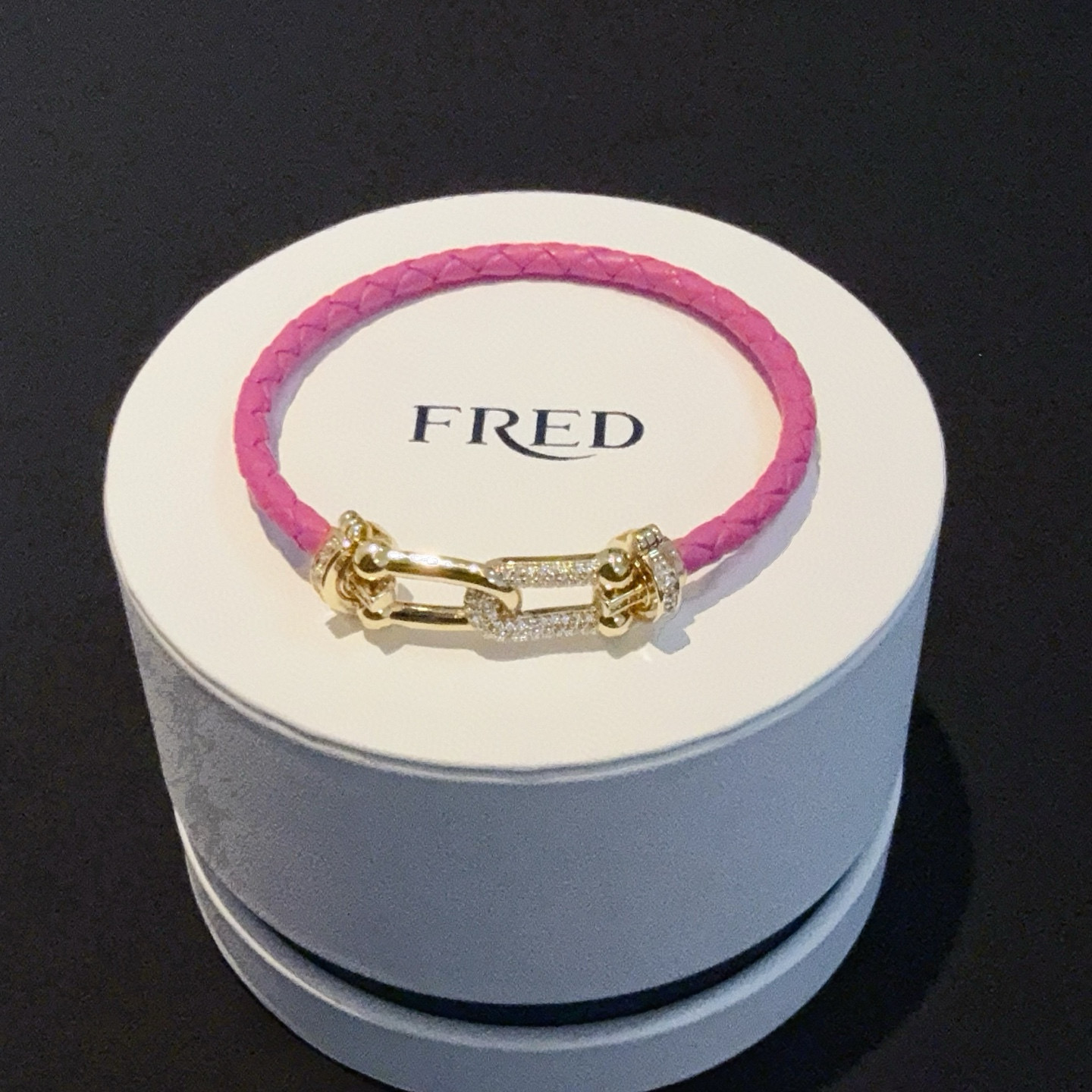 NO:379220,Popular Feredman Diamond Horseshoe Bracelet Bracelet, classic and versatile, Internet celebrity expert, a must-have item for fashion, fashionable and exquisite, 11 pairs of customized versions, the difference is that the ordinary version on the market, thickened electroplating 18k process, the effect is very versatile!  !  Internet celebrity experts A must-have item for fashion, fashionable and exquisite, 11 pairs of customized versions, the difference is that the ordinary version on the market is thickened plating 18k process, and the effect is very versatile!  !  , jewelry quality, bracelet19860909火爆 费雷德满钻马蹄手镯手绳,经典百搭,网红达人 时尚一族备必单品,时尚精致,11对版定制,区别在于市面上普通版本,加厚电镀18k工艺,上手效果非常百搭！！网红达人 时尚一族备必单品,时尚精致,11对版定制,区别在于市面上普通版本,加厚电镀18k工艺,上手效果非常百搭！！,饰品精品,bracelet,Jewelry