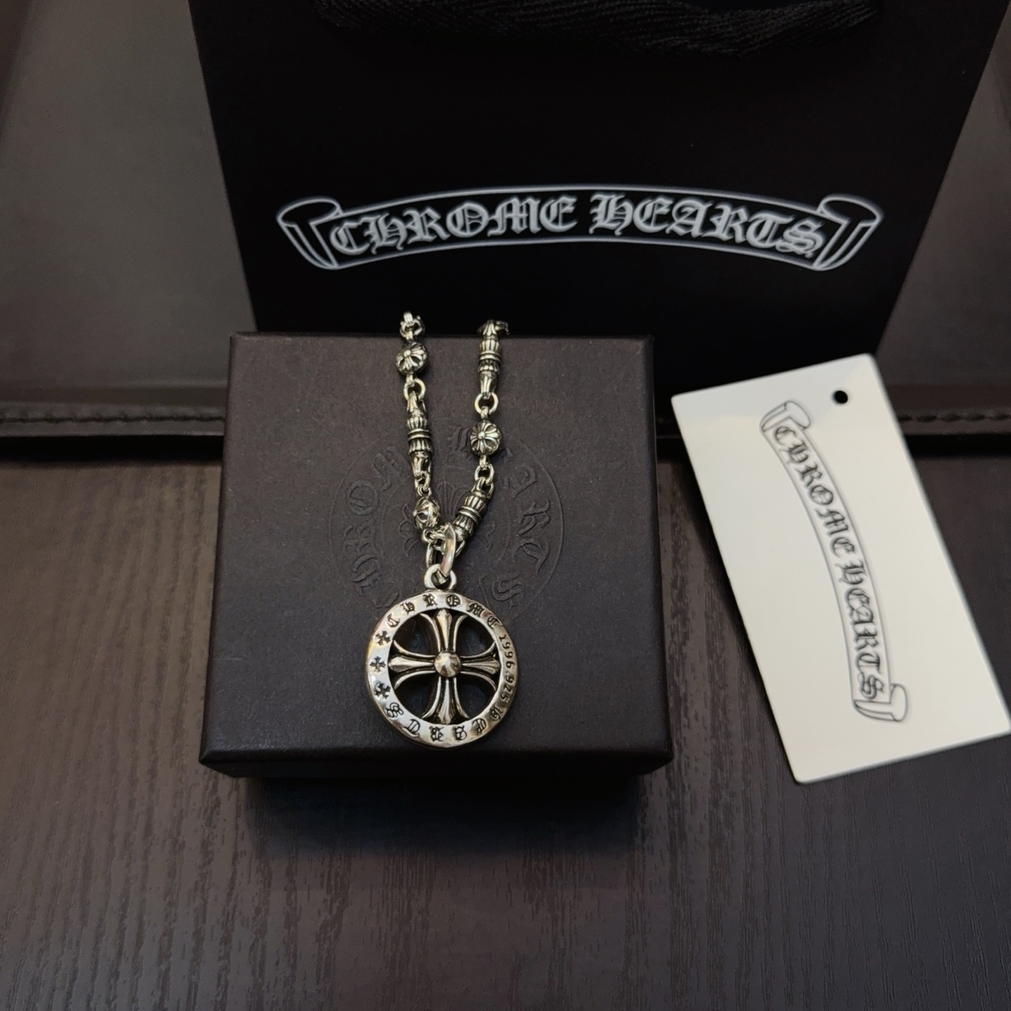 新款【专柜品质】Chrome Hearts克罗心十字花球项链 圆形十字架吊坠 凹凸造型不同的花纹设计风格