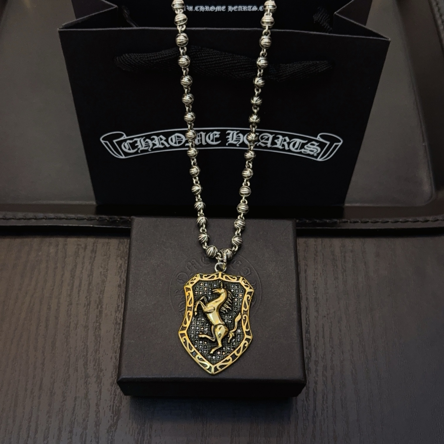 新款【专柜品质】Chrome Hearts克罗心十字花球项链 盾牌吊坠 凹凸造型不同的花纹设计风格呈现出