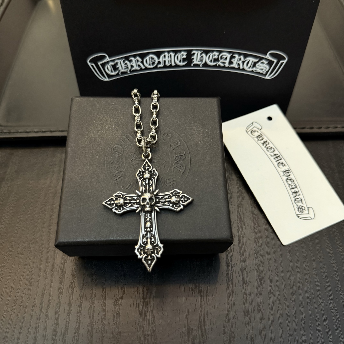 新款【专柜品质】Chrome Hearts克罗心十字架项链 十字架骷髅头吊坠 凹凸造型不同的花纹设计风格