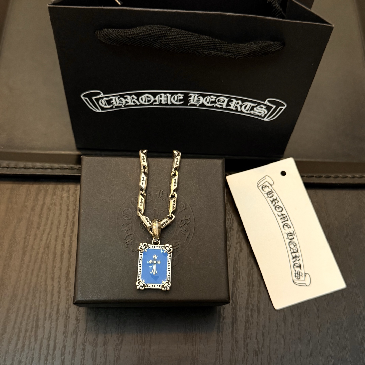 新款【专柜品质】Chrome Hearts克罗心十字架项链 方牌十字架吊坠 凹凸造型不同的花纹设计风格呈