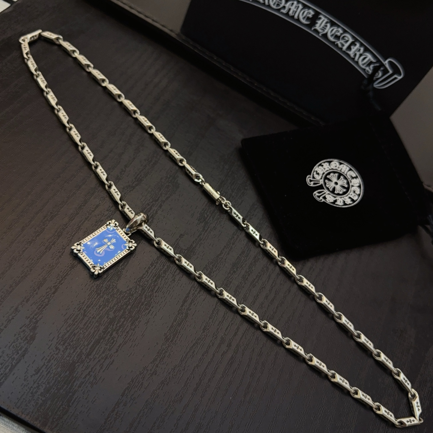 新款【专柜品质】Chrome Hearts克罗心十字架项链 方牌十字架吊坠 凹凸造型不同的花纹设计风格呈