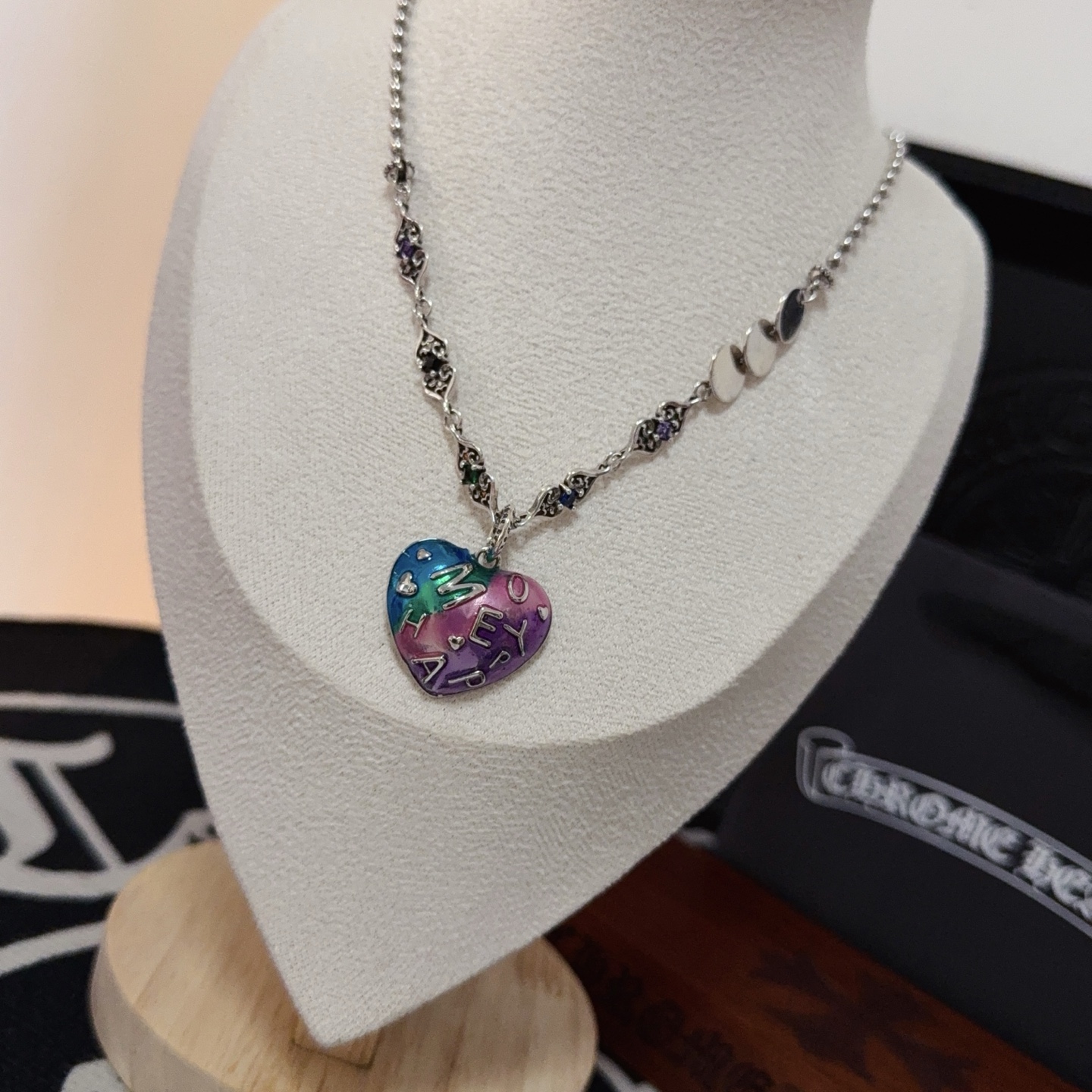 新款【专柜品质】Chrome Hearts克罗心十字花项链 爱心吊坠 凹凸造型不同的花纹设计风格呈现出与