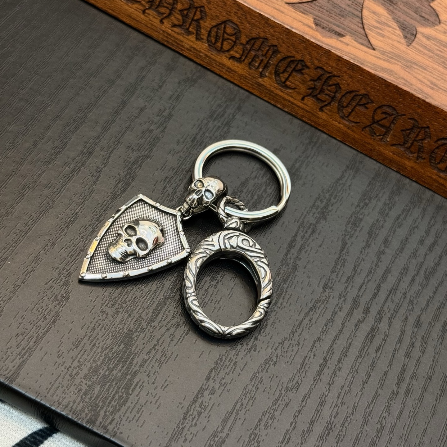 Chrome Hearts ❤️ 克罗心盾牌钥匙扣 大龙虾扣 雕刻工艺 精工品质 纯手工打造 ～正品开模
