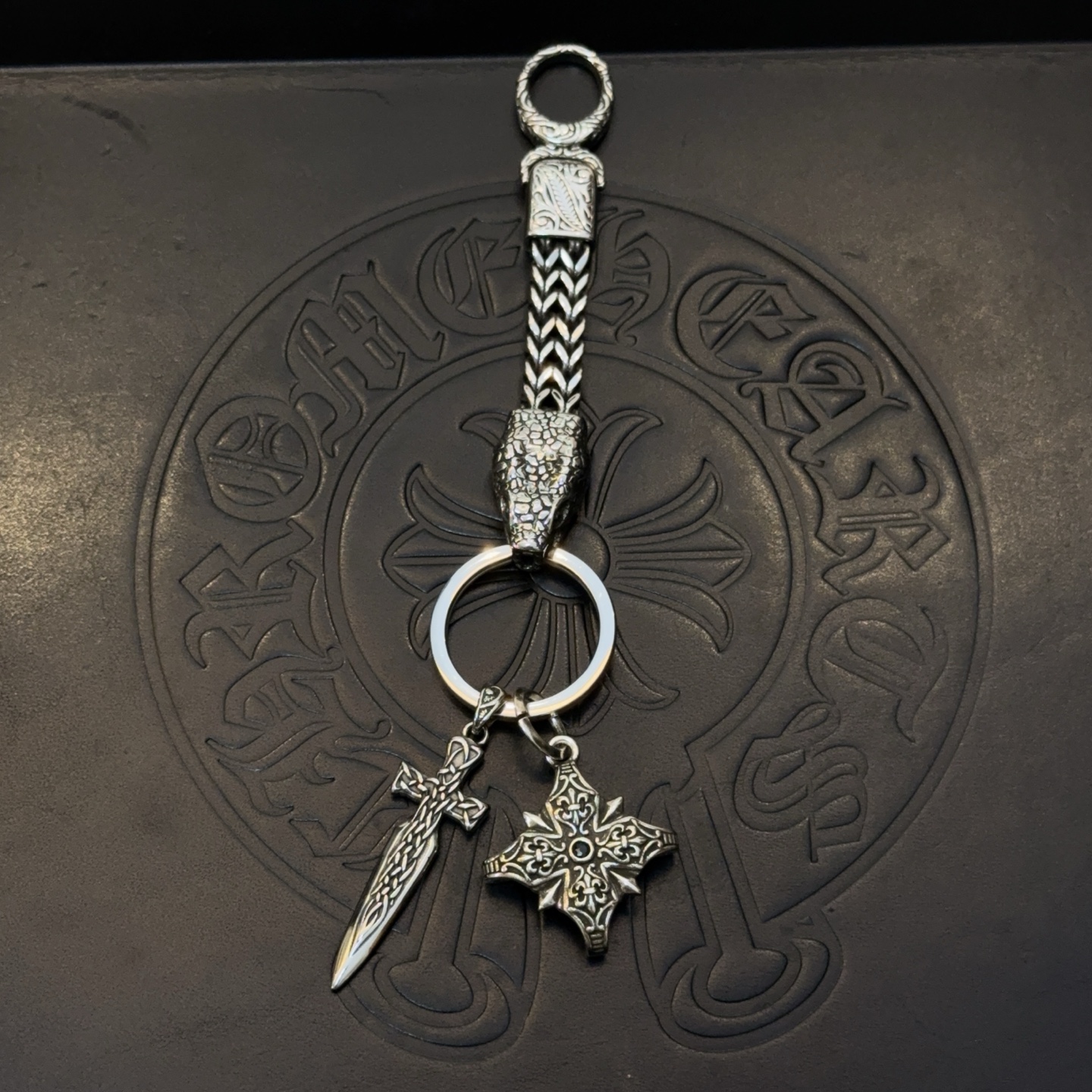 Chrome Hearts ❤️ 克罗心火焰十字架钥匙扣 大龙虾扣 雕刻工艺 精工品质 纯手工打造 ～正