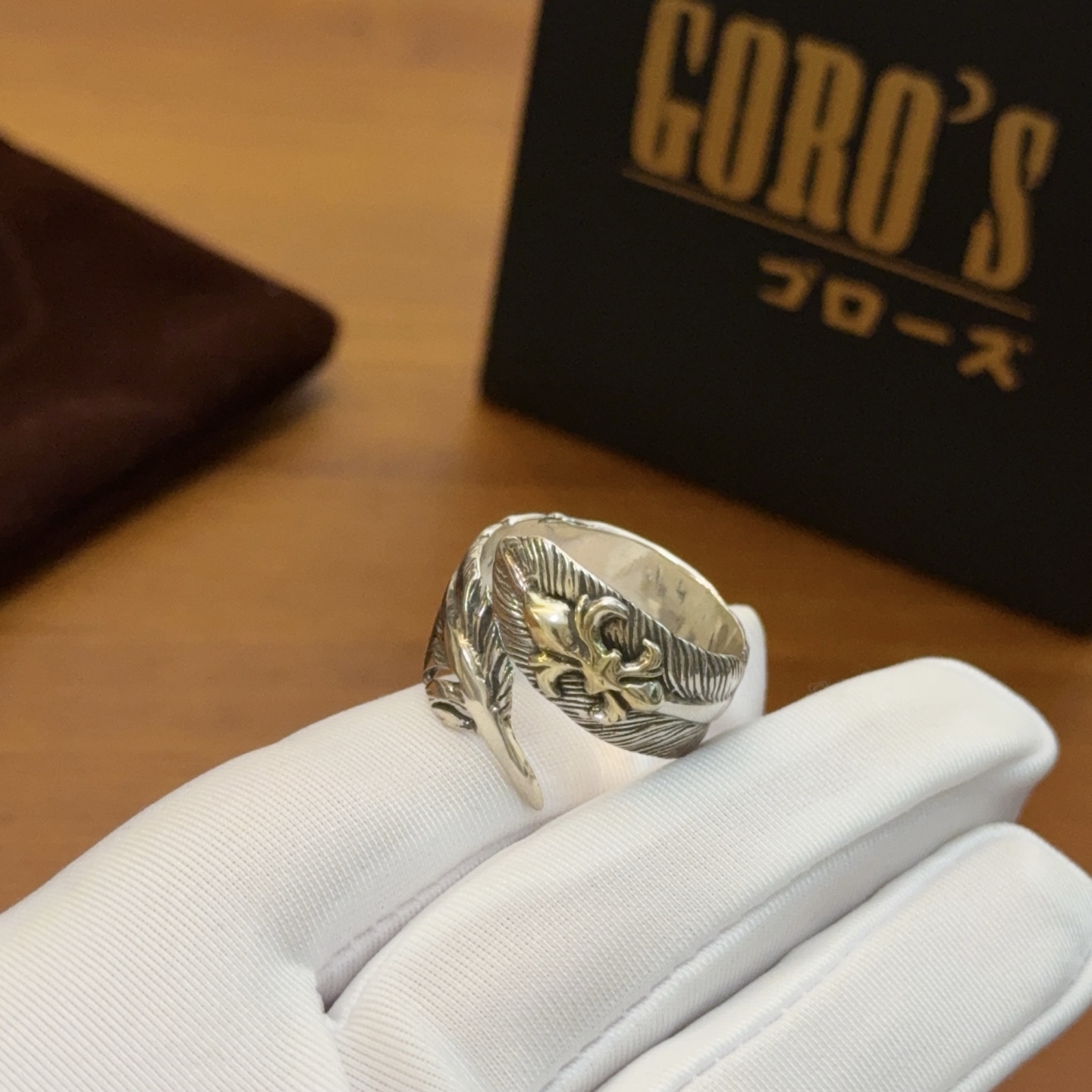 NO:379539,[New Products are on the Shelves] Goro Takahashi Goro Feather Ring, top version, accurate exclusive shooting, focusing on the high-end market, absolutely different from the ordinary version!  The details of the picture product are consistent with ZP!  Original production process, precision quality, purely handmade, authentic model opening, fashion essential, both men and women can wear, same couple style, rock punk silver style, retro elements, trendy and versatile, same style on the official website, fine jewelry, ring19860909【新品上架】Goro’s高桥吾郎羽毛戒指,顶级版本 认准独家拍摄 主攻高端市场 绝对区别普通版本！图片产品细节与ZP一致！原版制作工艺 精工品质 纯手工打造 ～正品开模潮流时尚必备 男女均可佩戴 情侣款同款 摇滚朋克泰银风格 复古元素 潮流百搭 官网同款,饰品精品,ring,Jewelry
