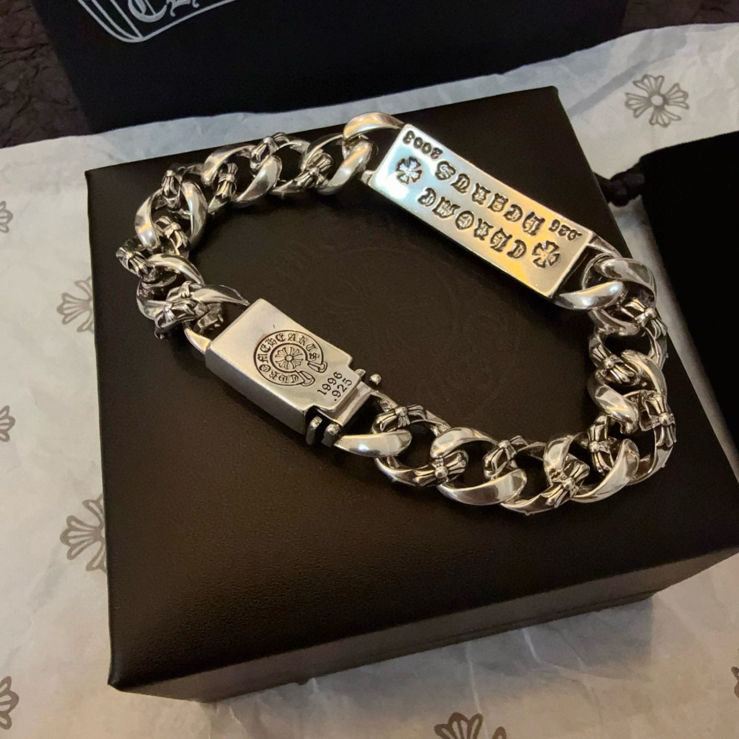新款【专柜品质】Chrome Hearts克罗心复古十字架骷髅头古巴手链，凹凸造型不同的花纹设计风格呈现