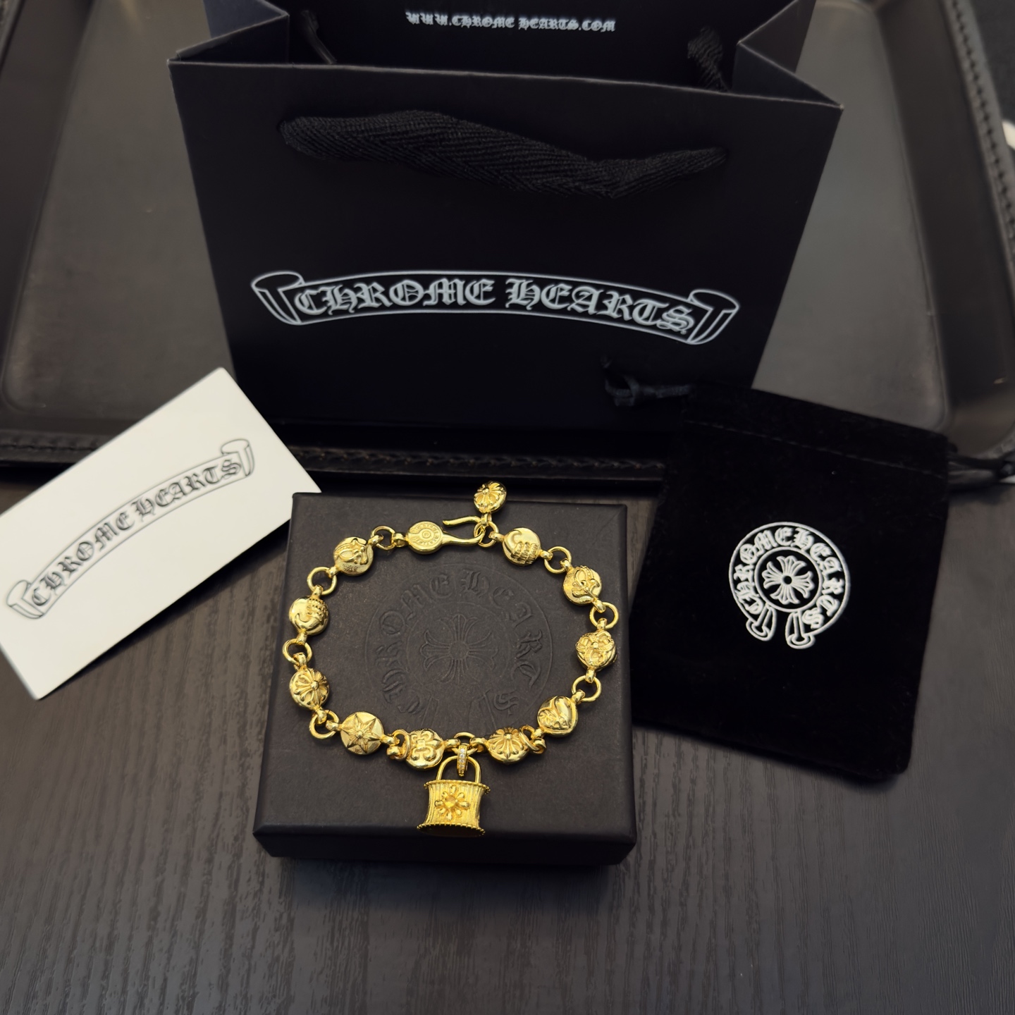 新款【专柜品质】Chrome Hearts克罗心复古黄金色多元素手链 凹凸造型不同的花纹设计风格 呈现出
