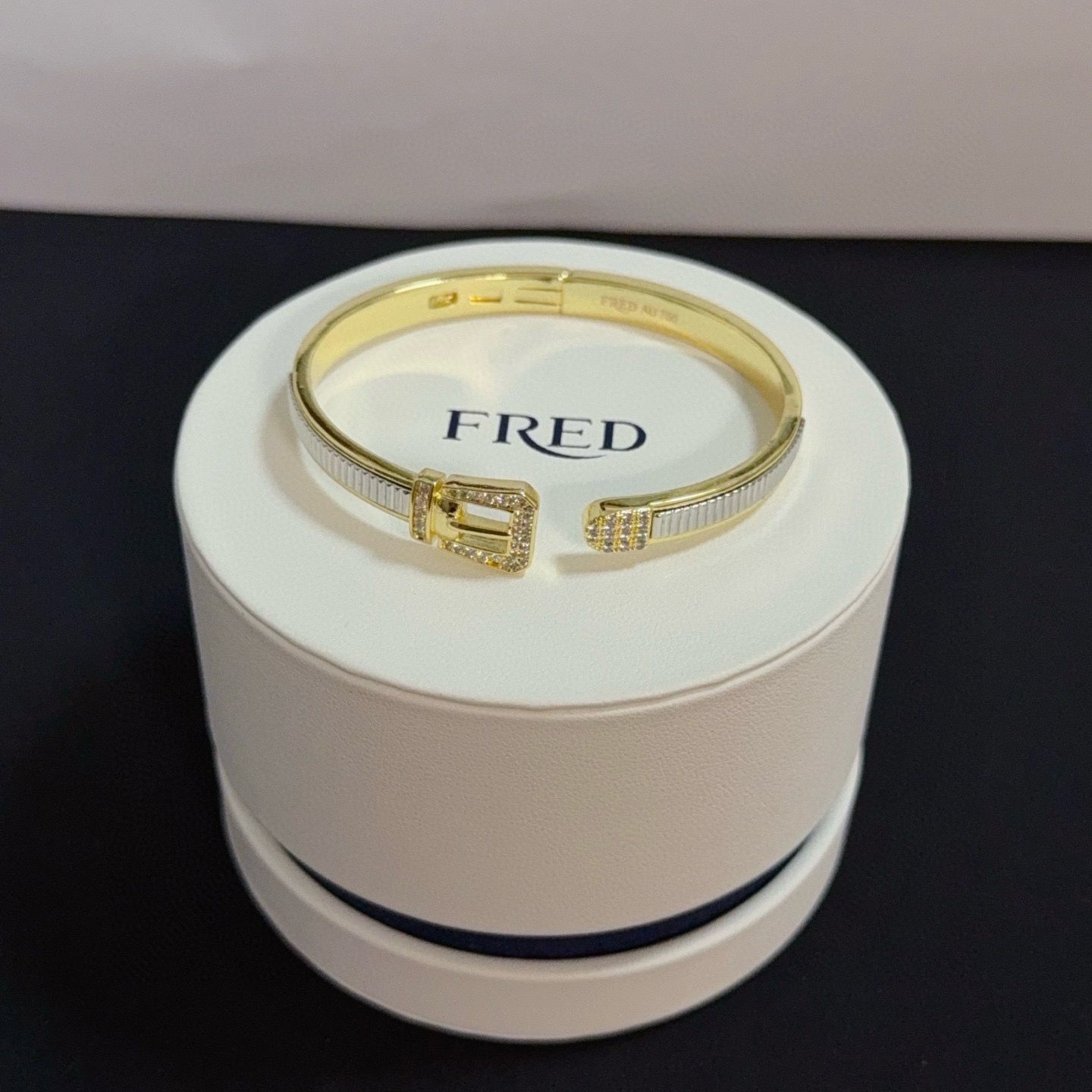 NO:380540,The popular Feredman Diamond Horseshoe Buckling Bracelet, classic and versatile, Internet celebrity expert, fashion must-have items for fashion, 11 pairs of customized versions, thickened electroplating 18k technology, very versatile!  !  Silver gold, jewelry boutique, bracelet19860909批 火爆 费雷德满钻马蹄扣手镯,经典百搭,网红达人 时尚一族备必单品时尚精致,11对版定制,加厚电镀18k工艺,上手效果非常百搭！！银色 金色,饰品精品,bracelet,Jewelry