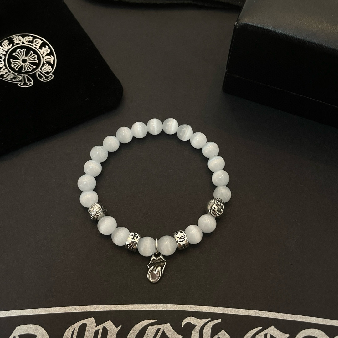 NO:380368,New [Counter Quality] Chrome Hearts Croxin Classic retro white cat eye multi-element bracelet bracelet, different concave and convex and concave design styles present a unique style. Cross Scout flower is Croxin's logo, so it lasts for a long time. The authentic version of Chrome Hearts Croxin, different from the market's ordinary light version, the version benchmarks the quality, look at the details of the letter and printing, the degree of retro old gray oxygen. Seiko version!  , jewelry boutique, chrome hearts, chrome hearts, bracelet19860909新款【专柜品质】Chrome Hearts克罗心 经典复古白色猫眼石多元素手链手串,凹凸造型不同的花纹设计风格呈现出与众不同 ,十字架童军花是克罗心的标志 ,所以更经久不衰 ,正品打版Chrome Hearts克罗心 ,区别市场普通轻版 ,对版对标品质 ,看字印细节 ,复古做旧灰氧程度.精工版本！,饰品精品,chrome hearts,chrome hearts,bracelet,Jewelry