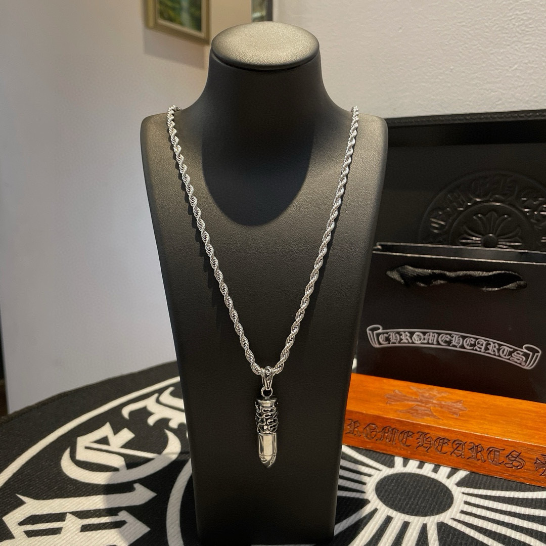 NO:380359,Batch New style [Counter Quality] Chrome Hearts Croxin Classic retro multi-element necklace Bullet pendant Different pattern design styles with concave and convex shapes Present unique Cross Scout flowers are Croxin's ambitions, so they last longer. Genuine version Chrome Hearts Croxin necklaces are the ordinary light version of the market. The quality is benchmarked against the quality of the print details Retro old gray oxygen level. Seiko version!  !  !  Pure handmade ~ Authentic model opening must-have fashion and fashion, both men and women can wear it, same style for couples, original official website, rock punk style silver style, retro elements, trendy and versatile!  , jewelry boutique, chrome hearts, chrome hearts, necklace19860909批 新款【专柜品质】Chrome Hearts克罗心 经典复古多元素项链 子弹吊坠 凹凸造型不同的花纹设计风格 呈现出与众不同 十字架 童军花是克罗心的志 所以更经久不衰 正品打版Chrome Hearts克罗心项链区别市场普通轻版 对版对标品质 看字印细节 复古做旧灰氧程度.精工版本！！！ 纯手工打造 ～正品开模潮流时尚必备 男女均可佩戴 情侣同款 官网原版 摇滚朋克泰银风格 复古元素 潮流百搭！,饰品精品,chrome hearts,chrome hearts,necklace,Jewelry