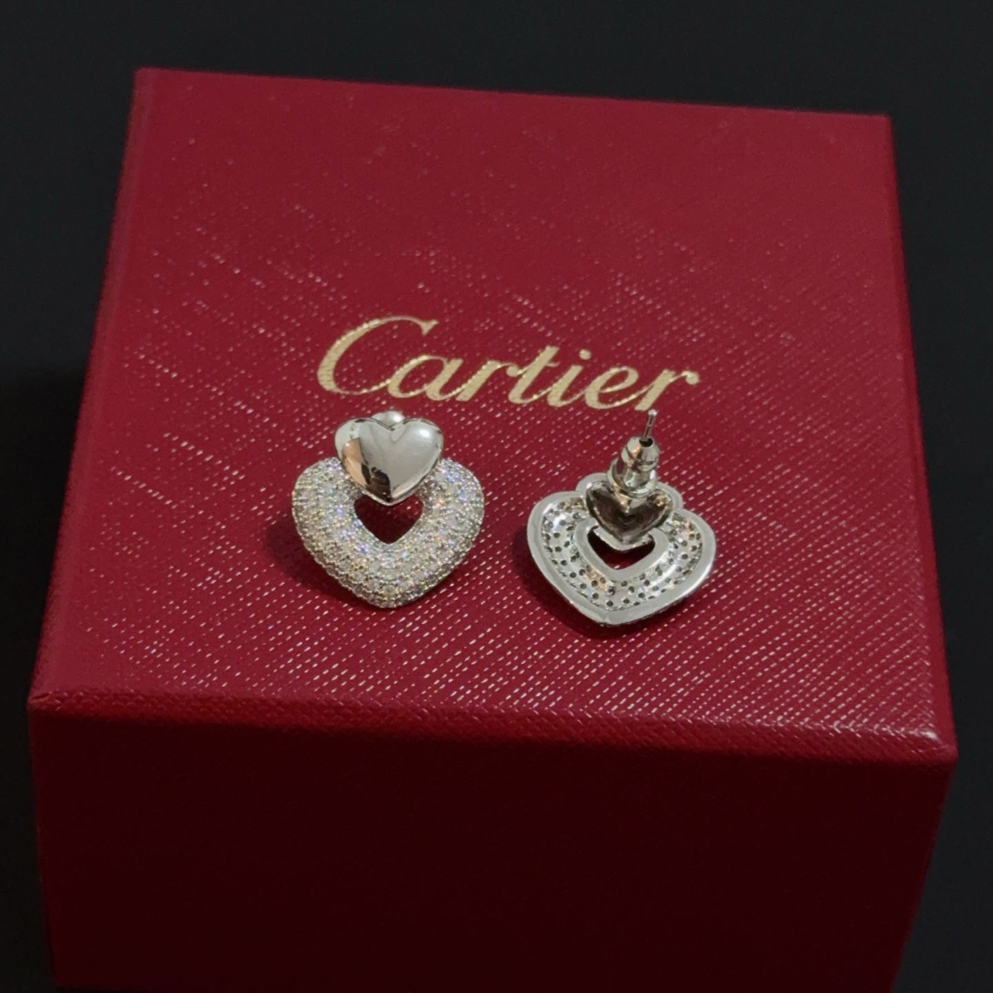 NO:380567,Cartier diamond-set earrings, high-end customized version, diamond-set craftsmanship, V-gold material, classic and fashionable style, reconstructing love aesthetics with sharp lines!  Breaking the convention, diamond-inlaid design creates a high-end ceiling - no need to build glitz, love should be pure as before. Cartier is loved by many celebrities and internet celebrities. The Leopard series bracelet is definitely an eternal classic, and there is no limit on men and women, and no limit on age!  Wear it you are the focus!  , jewelry boutique, cartier, bracelet19860909卡地亚镶钻耳钉 高端定制版本 镶嵌钻工艺 V金材质 经典而时尚风格 用凌厉线条重构爱情美学！打破常规,镶嵌钻设计反而成就高级感天花板——无需浮华堆砌,爱本应纯粹如初 卡地亚受众多明星网红的爱戴 豹子系列手镯 绝对是永恒经典 而且男女不限 年龄不限 ！戴上它你就是焦点！,饰品精品,cartier,bracelet,Jewelry