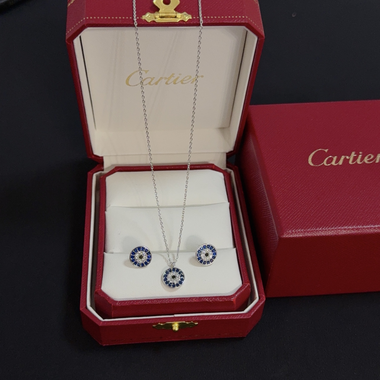 NO:380575,Cartier diamond-set earrings 65 necklace 85 high-end customized version diamond-set craftsmanship V-gold material classic and fashionable style reconstructs love aesthetics with sharp lines!  Breaking the convention, diamond-inlaid design creates a high-end ceiling - no need to build glitz, love should be pure as before. Cartier is loved by many celebrities and internet celebrities. The Leopard series bracelet is definitely an eternal classic, and there is no limit on men and women, and no limit on age!  Wear it you are the focus!  , jewelry boutique, cartier, necklace, bracelet19860909卡地亚镶钻耳钉65 项链85 高端定制版本 镶嵌钻工艺 V金材质 经典而时尚风格 用凌厉线条重构爱情美学！打破常规,镶嵌钻设计反而成就高级感天花板——无需浮华堆砌,爱本应纯粹如初 卡地亚受众多明星网红的爱戴 豹子系列手镯 绝对是永恒经典 而且男女不限 年龄不限 ！戴上它你就是焦点！,饰品精品,cartier,necklace,bracelet,Jewelry