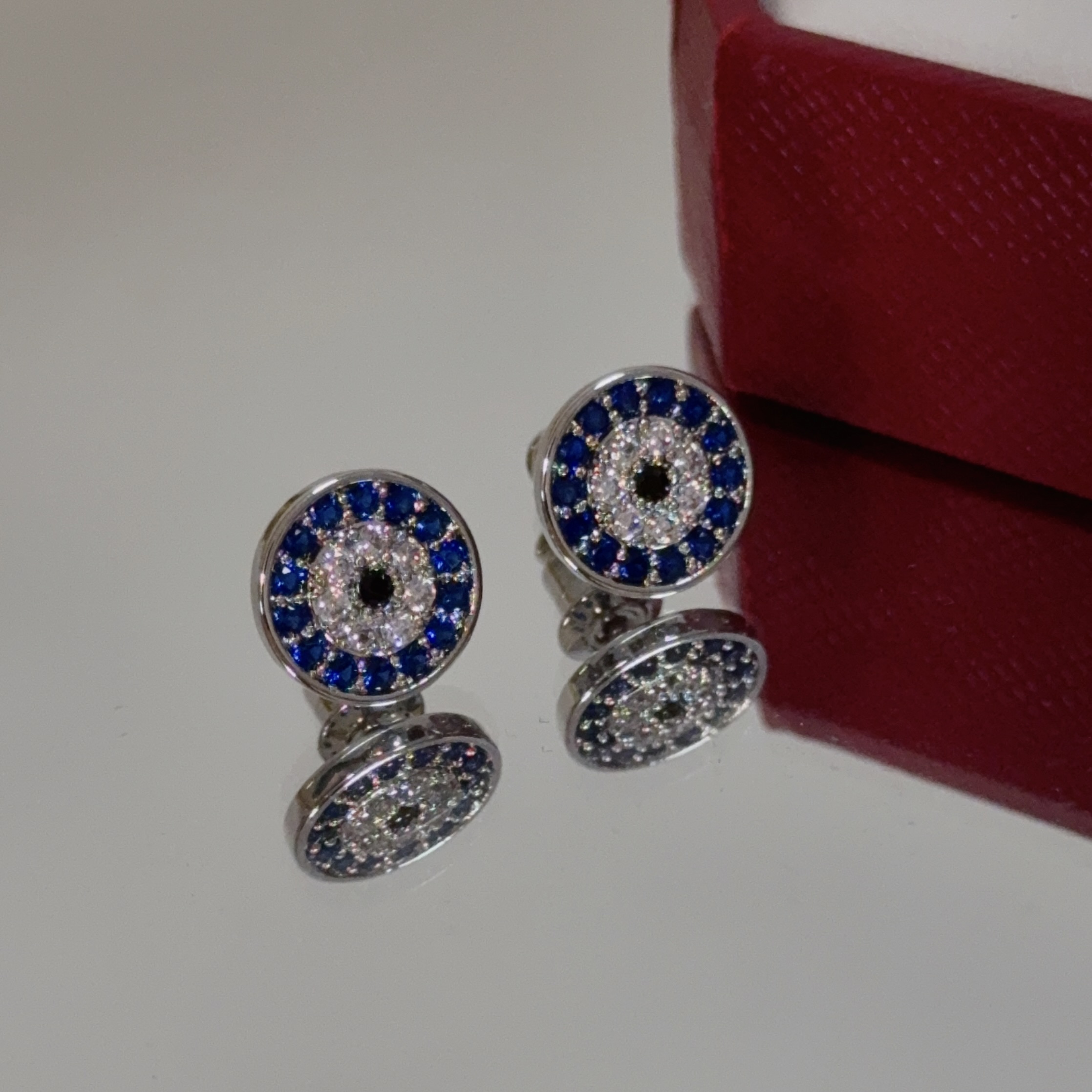 NO:380573,Cartier diamond-set earrings, high-end customized version, diamond-set craftsmanship, V-gold material, classic and fashionable style, reconstructing love aesthetics with sharp lines!  Breaking the convention, diamond-inlaid design creates a high-end ceiling - no need to build glitz, love should be pure as before. Cartier is loved by many celebrities and internet celebrities. The Leopard series bracelet is definitely an eternal classic, and there is no limit on men and women, and no limit on age!  Wear it you are the focus!  , jewelry boutique, cartier, bracelet19860909卡地亚镶钻耳钉 高端定制版本 镶嵌钻工艺 V金材质 经典而时尚风格 用凌厉线条重构爱情美学！打破常规,镶嵌钻设计反而成就高级感天花板——无需浮华堆砌,爱本应纯粹如初 卡地亚受众多明星网红的爱戴 豹子系列手镯 绝对是永恒经典 而且男女不限 年龄不限 ！戴上它你就是焦点！,饰品精品,cartier,bracelet,Jewelry