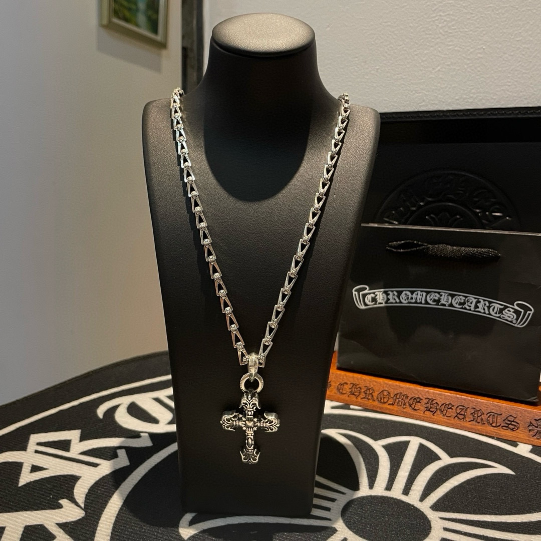 NO:380382,TikTok/Kuaishou/ins/Xiaohongshu/Live Hot, New [Counter Quality] Chrome Hearts Croxin Classic Cross Flower Necklace, Flame Cross Pendant, Concave and Convex and Convex Scout Flowers present unique to others Cross Scout Flowers are Croxin's ambitions, so they last longer. Genuine version of Chrome Hearts Croxin, different market light version, benchmarking quality, looking at the details of the letter printing, retro old gray oxygen level. Seiko version!  !  !  Pure handmade ~ Authentic model opening must-have fashion and fashion, both men and women can wear it, same style for couples, original official website, rock punk style silver style, retro elements, trendy and versatile!  , jewelry boutique, chrome hearts, chrome hearts, necklace19860909批 抖音/快手/ins/小红书/直播热门 ,新款【专柜品质】Chrome Hearts克罗心经典十字花项链 ,火焰十字架吊坠,凹凸造型不同的花纹设计风格 呈现出与众不同 十字架 童军花是克罗心的志 所以更经久不衰 正品打版Chrome Hearts克罗心 区别市场普通轻版 对版对标品质 看字印细节 复古做旧灰氧程度.精工版本！！！ 纯手工打造 ～正品开模潮流时尚必备 男女均可佩戴 情侣同款 官网原版 摇滚朋克泰银风格 复古元素 潮流百搭！,饰品精品,chrome hearts,chrome hearts,necklace,Jewelry