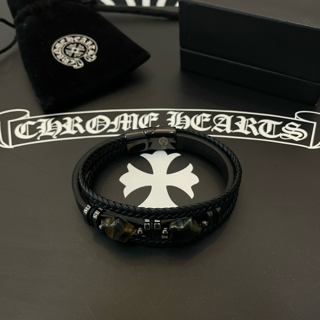 NO:380397,New [Counter Quality] Chrome Hearts Crock Cartilage Bracelet Bracelet with different concave and convex shapes present a unique style. Cross Scout Flower is the logo of Crock, so it lasts for a long time. Genuine version of Chrome Hearts Crock, different from the market, match the quality, look at the details of the letter printing, retro, old gray oxygen level. Seiko version!  , jewelry boutique, chrome hearts, chrome hearts, bracelet19860909新款【专柜品质】Chrome Hearts克罗心皮绳手镯 凹凸造型不同的花纹设计风格呈现出与众不同 十字架童军花是克罗心的标志 所以更经久不衰 正品打版Chrome Hearts克罗心 区别市场普通轻版 对版对标品质 看字印细节 复古做旧灰氧程度.精工版本！,饰品精品,chrome hearts,chrome hearts,bracelet,Jewelry