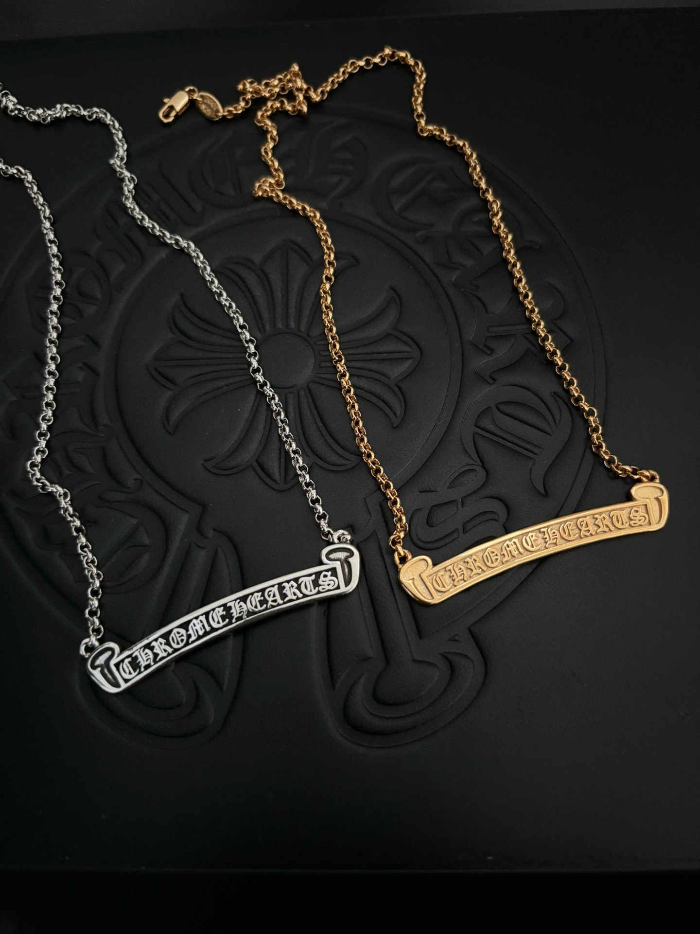 NO:380386,Cro Heart Scroll Necklace Retro Men and Women 22k Gold Pendant Classic Clavicle Chain, Jewelry Boutique, Chrome Hearts, Necklace19860909克罗心卷轴项链复古男女22k金色吊坠经典款锁骨链,饰品精品,chrome hearts,necklace,Jewelry