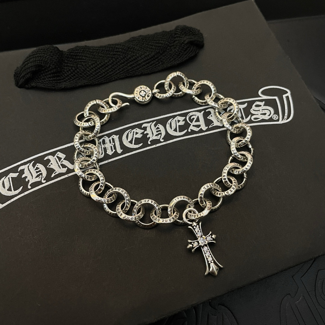NO:382794,Croxin bracelet top-level precision version, consistent details zp, retro old craftsmanship, perfect, one ring and one ring means that the beauty of the world is connected with you, jewelry quality, chrome hearts, bracelet19860909克罗心手链 顶级精工版本 细节一致zp 复古做旧工艺 非常完美 一环扣一环寓意世间美好与你环环相扣,饰品精品,chrome hearts,bracelet,Jewelry
