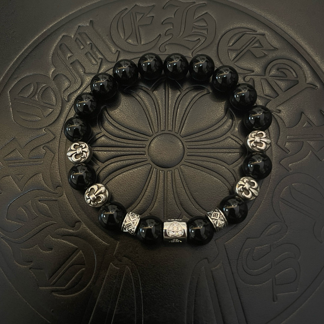 NO:382809,New [Counter Quality] Chrome Hearts Croxin Classic retro multi-element Black agate bracelet, bracelet, different pattern design styles with concave and concave shapes, presenting uniqueness. Cross Scout flowers are Croxin's ambition, so they last longer. Genuine version of Chrome Hearts Croxin, differentiating the market ordinary light version, matching the quality of the version, looking at the details of the letter printing, retro old gray oxygen level. Seiko version!  !  !  Pure handmade ~ Authentic model opening must-have fashion and fashion, both men and women can wear it, same style for couples, original official website, rock punk style silver style, retro elements, trendy and versatile!  , jewelry boutique, chrome hearts, chrome hearts, bracelet19860909新款【专柜品质】Chrome Hearts克罗心 经典复古多元素 黑玛瑙手链 手串,凹凸造型不同的花纹设计风格 呈现出与众不同 十字架 童军花是克罗心的志 所以更经久不衰 正品打版Chrome Hearts克罗心 区别市场普通轻版 对版对标品质 看字印细节 复古做旧灰氧程度.精工版本！！！ 纯手工打造 ～正品开模潮流时尚必备 男女均可佩戴 情侣同款 官网原版 摇滚朋克泰银风格 复古元素 潮流百搭！,饰品精品,chrome hearts,chrome hearts,bracelet,Jewelry