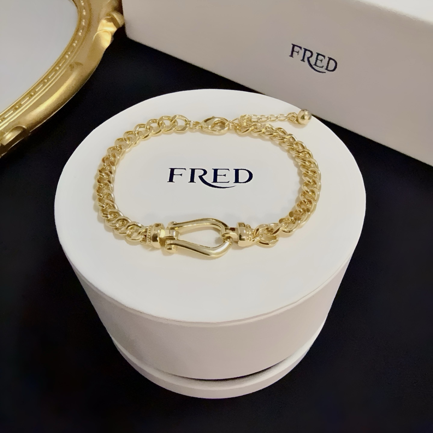 NO:381429,Popular Fered Horseshoe Buckle Bracelet, classic and versatile, Internet celebrity expert, a must-have item for fashion, fashionable and exquisite, 11 pairs of customized versions, the difference is that the ordinary version on the market, thickened electroplating 18k process, the effect is very versatile!  !  , jewelry quality, bracelet19860909火爆 费雷德马蹄扣手链,经典百搭,网红达人 时尚一族备必单品,时尚精致,11对版定制,区别在于市面上普通版本,加厚电镀18k工艺,上手效果非常百搭！！,饰品精品,bracelet,Jewelry