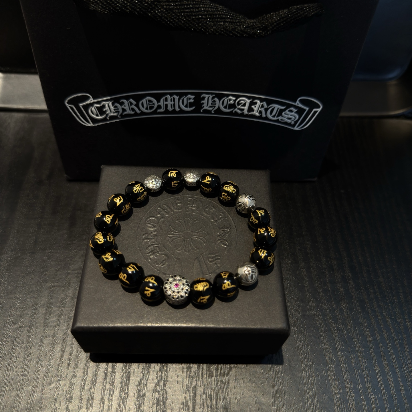 NO:381247,New [Counter Quality] Chrome Hearts Croxin Classic retro multi-element bracelet bracelets, different pattern design styles with different concave and convex shapes, presenting uniqueness. Cross Scout flowers are Croxin's ambitions, so they last longer. Genuine version of Chrome Hearts Croxin, differentiating the market ordinary light version, matching the quality, looking at the details of the letter printing, retro old gray oxygen level. Seiko version!  !  !  Pure handmade ~ Authentic model opening must-have fashion and fashion, both men and women can wear it, same style for couples, original official website, rock punk style silver style, retro elements, trendy and versatile!  , jewelry boutique, chrome hearts, chrome hearts, bracelet19860909新款【专柜品质】Chrome Hearts克罗心 经典复古多元素手链手串,凹凸造型不同的花纹设计风格 呈现出与众不同 十字架 童军花是克罗心的志 所以更经久不衰 正品打版Chrome Hearts克罗心 区别市场普通轻版 对版对标品质 看字印细节 复古做旧灰氧程度.精工版本！！！ 纯手工打造 ～正品开模潮流时尚必备 男女均可佩戴 情侣同款 官网原版 摇滚朋克泰银风格 复古元素 潮流百搭！,饰品精品,chrome hearts,chrome hearts,bracelet,Jewelry