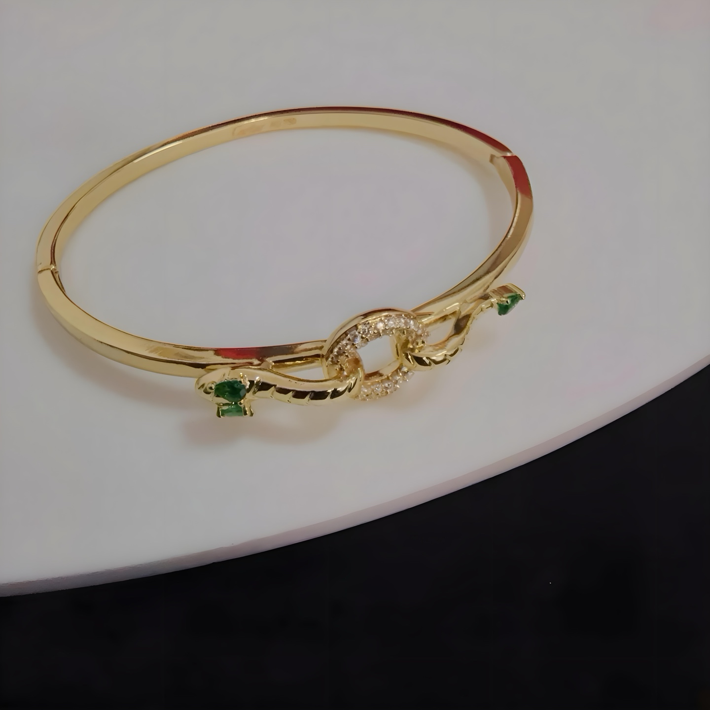 NO:381419,Cartier faucet diamond-inlaid bracelet, high-end customized version, diamond-inlaid craft, V-gold material, classic and fashionable style, reconstructing love aesthetics with sharp lines!  Breaking the convention, diamond-inlaid design creates a high-end ceiling - no need to build glitz, love should be pure as before. Cartier is loved by many celebrities and internet celebrities. The Leopard series bracelet is definitely an eternal classic, and there is no limit on men and women, and no limit on age!  Wear it you are the focus!  , jewelry boutique, cartier, bracelet19860909卡地亚龙头镶钻手镯 高端定制版本 镶嵌钻工艺 V金材质 经典而时尚风格 用凌厉线条重构爱情美学！打破常规,镶嵌钻设计反而成就高级感天花板——无需浮华堆砌,爱本应纯粹如初 卡地亚受众多明星网红的爱戴 豹子系列手镯 绝对是永恒经典 而且男女不限 年龄不限 ！戴上它你就是焦点！,饰品精品,cartier,bracelet,Jewelry