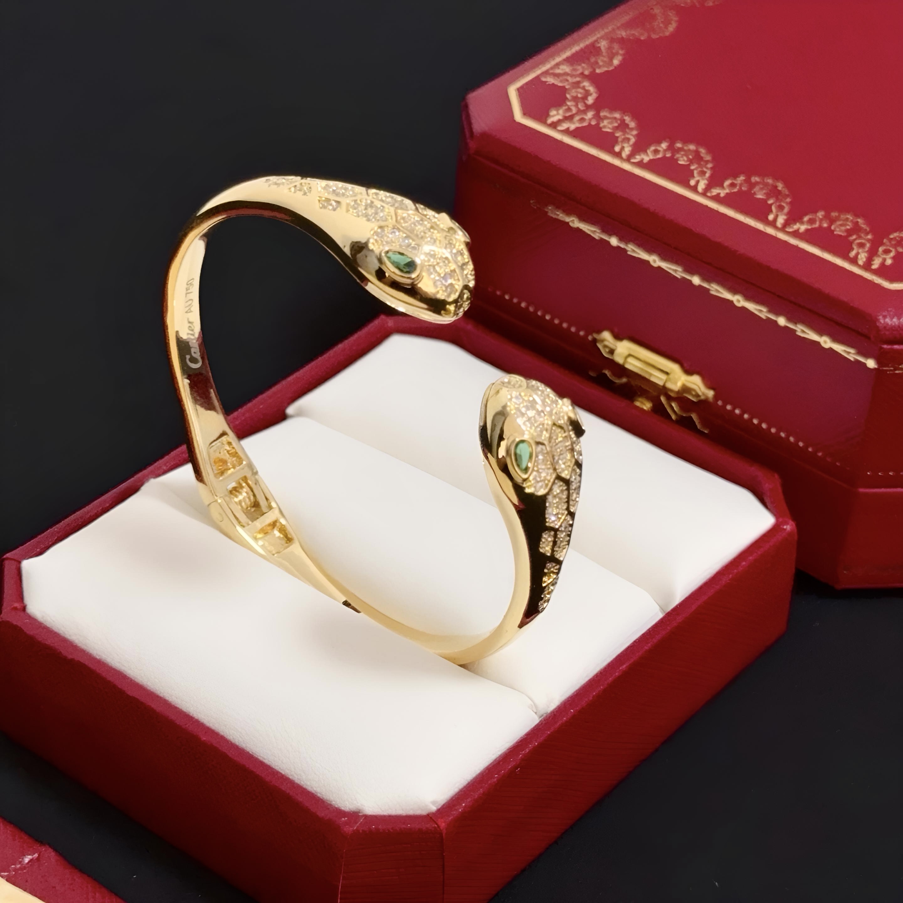 NO:382192,Cartier diamond-set bracelet, high-end customized version, diamond-set craftsmanship, V-gold material, classic and fashionable style, reconstructing love aesthetics with sharp lines!  Breaking the convention, diamond-inlaid design creates a high-end ceiling - no need to build glitz, love should be pure as before. Cartier is loved by many celebrities and internet celebrities. The Leopard series bracelet is definitely an eternal classic, and there is no limit on men and women, and no limit on age!  Wear it you are the focus!  , jewelry boutique, cartier, bracelet19860909卡地亚镶钻手镯 高端定制版本 镶嵌钻工艺 V金材质 经典而时尚风格 用凌厉线条重构爱情美学！打破常规,镶嵌钻设计反而成就高级感天花板——无需浮华堆砌,爱本应纯粹如初 卡地亚受众多明星网红的爱戴 豹子系列手镯 绝对是永恒经典 而且男女不限 年龄不限 ！戴上它你就是焦点！,饰品精品,cartier,bracelet,Jewelry