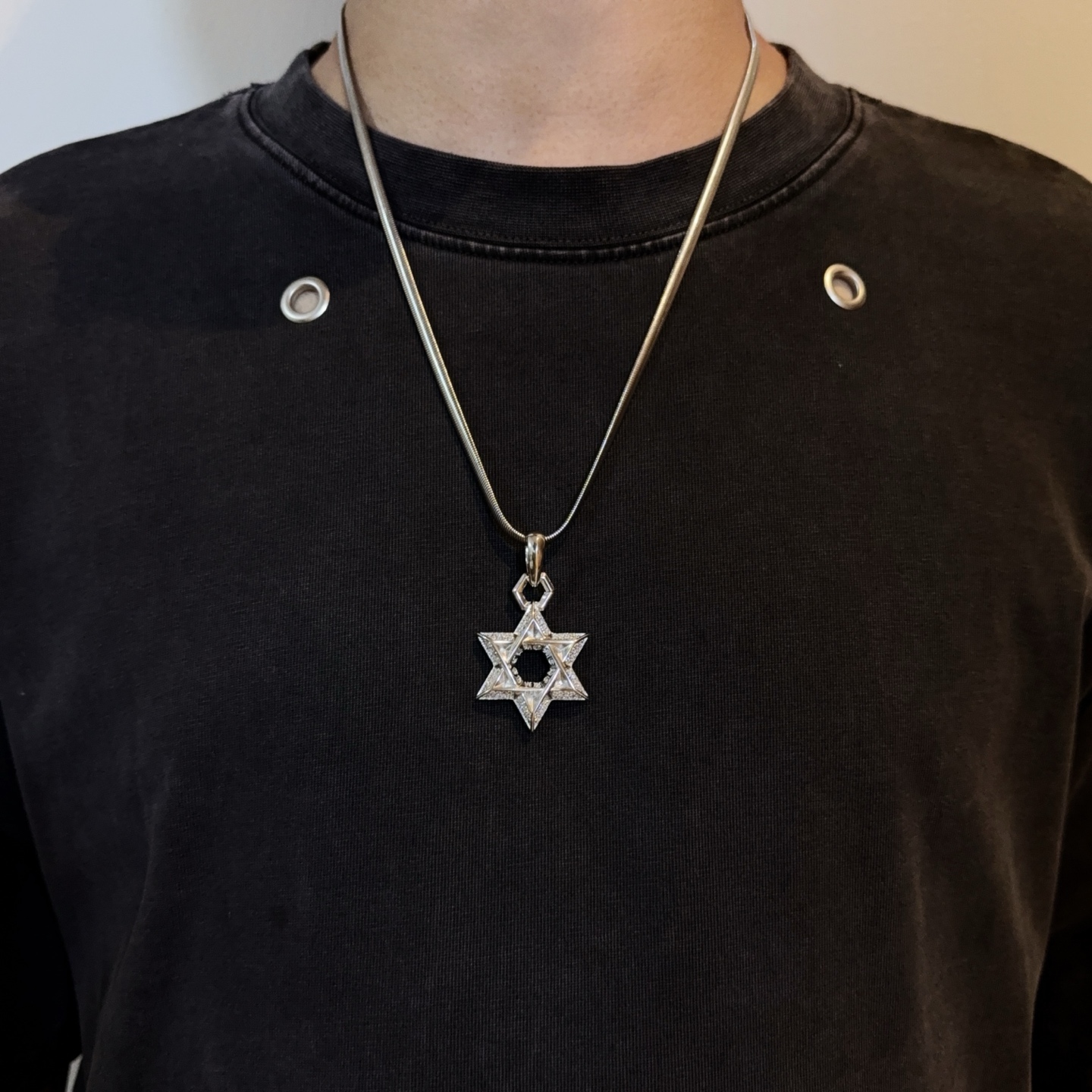 NO:381936,New [Counter Quality] Chrome Hearts Croxin Classic Snake Bone Necklace Hexagram Pendant Different Concave and Convex Scout Flowers present uniqueness Cross Scout Flowers are Croxin's ambitions, so they last longer. Genuine version of Chrome Hearts Croxin Difference to the market ordinary light version, benchmarking the quality of the version, looking at the details of the letter printing, retro old gray oxygen level. Seiko version!  !  !  Pure handmade ~ Authentic model opening must-have fashion and fashion, both men and women can wear it, same style for couples, original official website, rock punk style silver style, retro elements, trendy and versatile!  , jewelry boutique, chrome hearts, chrome hearts, necklace19860909新款【专柜品质】Chrome Hearts克罗心经典蛇骨项链 六芒星吊坠 凹凸造型不同的花纹设计风格 呈现出与众不同 十字架 童军花是克罗心的志 所以更经久不衰 正品打版Chrome Hearts克罗心 区别市场普通轻版 对版对标品质 看字印细节 复古做旧灰氧程度.精工版本！！！ 纯手工打造 ～正品开模潮流时尚必备 男女均可佩戴 情侣同款 官网原版 摇滚朋克泰银风格 复古元素 潮流百搭！,饰品精品,chrome hearts,chrome hearts,necklace,Jewelry