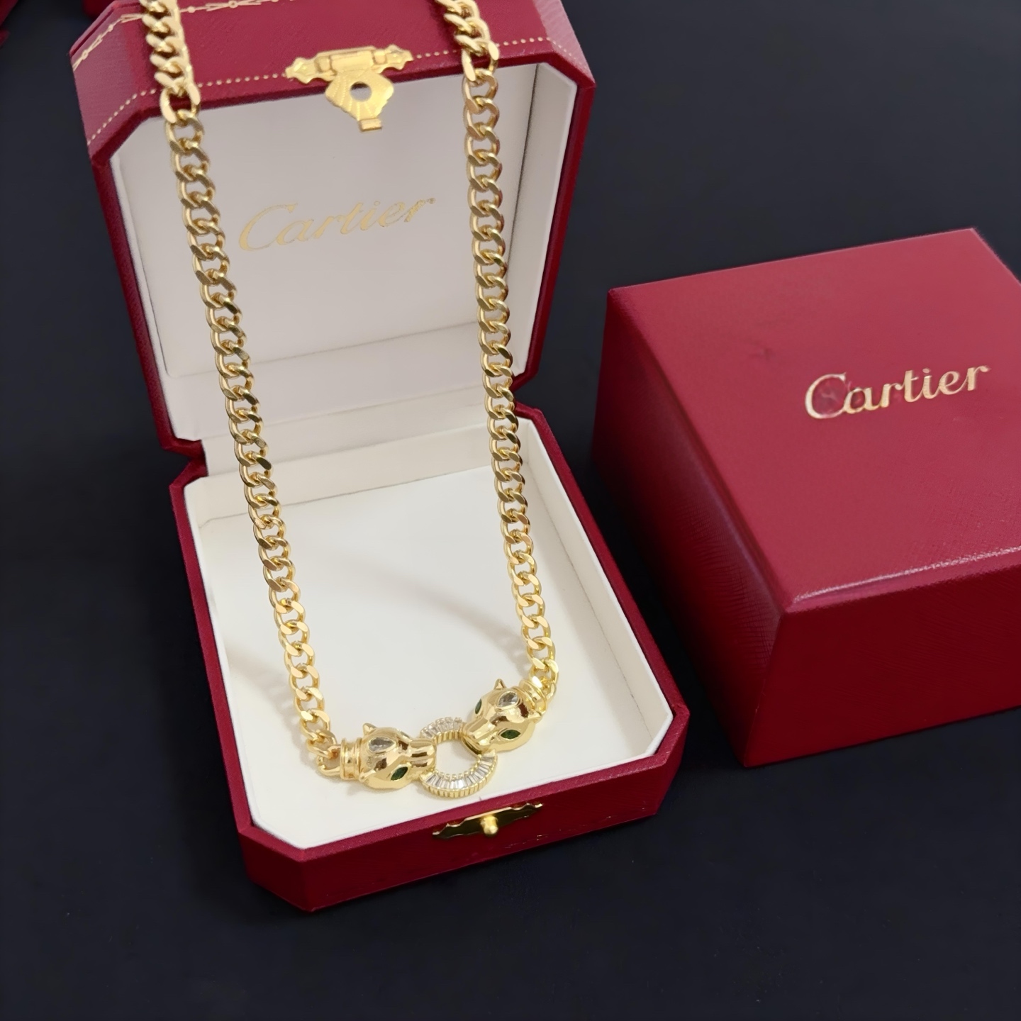 NO:382242,Cartier diamond-set cheetah necklace, high-end customized version, diamond-set craftsmanship, V-gold material, classic and fashionable style, reconstructing love aesthetics with sharp lines!  Breaking the convention, diamond-inlaid design creates a high-end ceiling - no need to build glitz, love should be pure as before. Cartier is loved by many celebrities and internet celebrities. The Leopard series bracelet is definitely an eternal classic, and there is no limit on men and women, and no limit on age!  Wear it you are the focus!  , jewelry boutique, cartier, necklace, bracelet19860909卡地亚镶钻猎豹项链 高端定制版本 镶嵌钻工艺 V金材质 经典而时尚风格 用凌厉线条重构爱情美学！打破常规,镶嵌钻设计反而成就高级感天花板——无需浮华堆砌,爱本应纯粹如初 卡地亚受众多明星网红的爱戴 豹子系列手镯 绝对是永恒经典 而且男女不限 年龄不限 ！戴上它你就是焦点！,饰品精品,cartier,necklace,bracelet,Jewelry