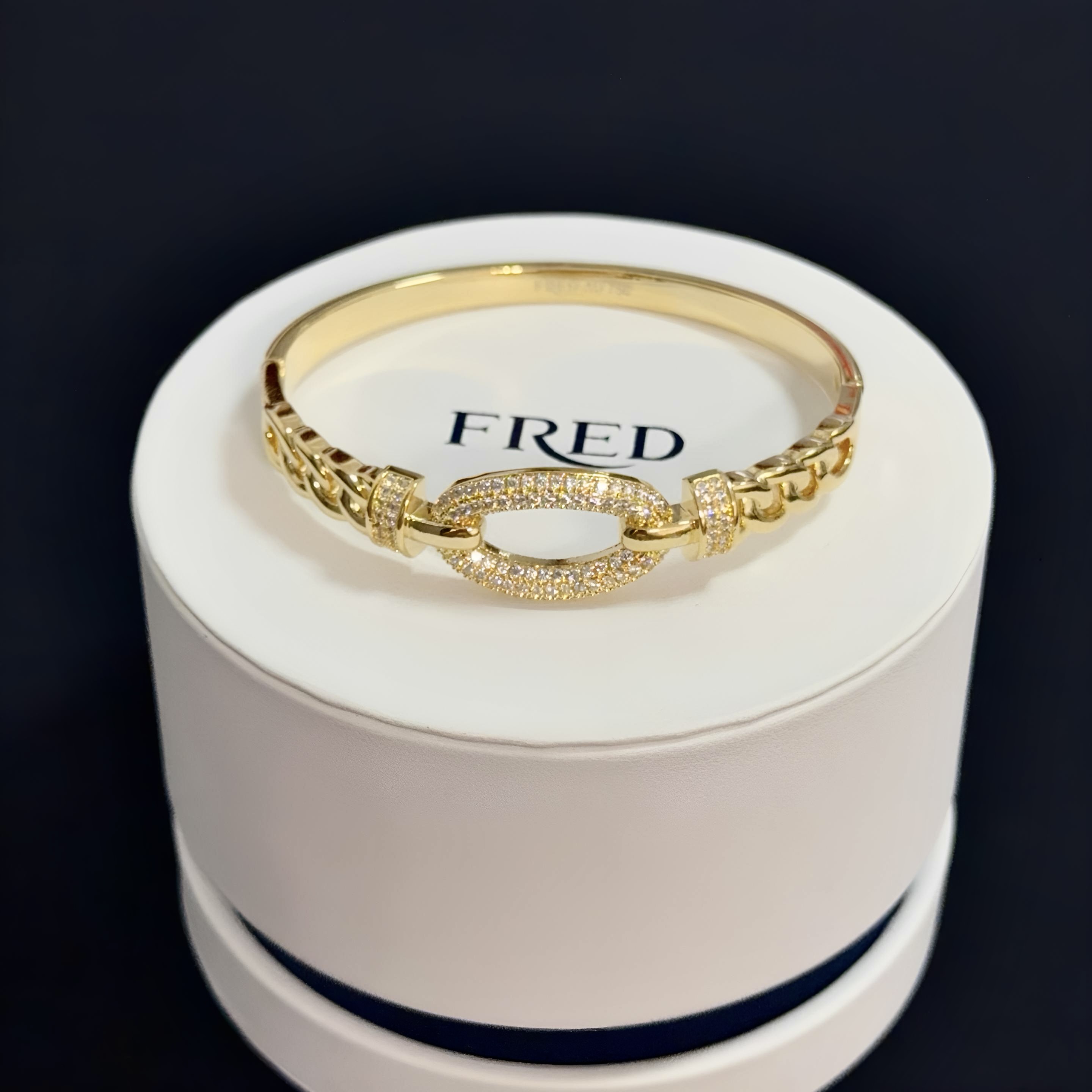 NO:382244,Popular Feredman Diamond Horseshoe Buckle Bracelet Classic and versatile, Internet celebrity expert A must-have item for fashion, fashionable and exquisite, 11 pairs of customized versions, thickened electroplating 18k technology, different from the ordinary version on the market, the effect of getting used is very versatile!  !  , jewelry quality, bracelet19860909火爆 费雷德满钻马蹄扣手镯 经典百搭,网红达人 时尚一族备必单品,时尚精致,11对版定制,加厚电镀18k工艺,区别市面上普通版本上手效果非常百搭！！,饰品精品,bracelet,Jewelry