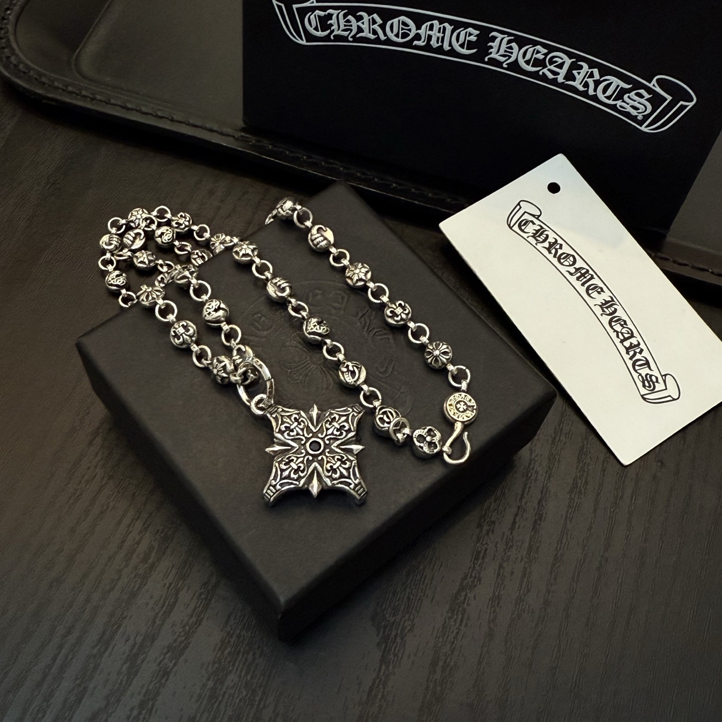 NO:381962,New [Counter Quality] Chrome Hearts Croxin Multi-element Flower Ball Necklace, Cross Flower Pendant, Different Concave and Convex and Convex Design Styles, Showing a Different Style. Cross Scout Flower is Croxin's Ambition, so it lasts for a long time. Genuine Chrome Hearts Croxin Difference to the market ordinary light version. Comparison of the quality. Look at the details of the letter printing. Retro and old gray oxygen level. Seiko version!  !  !  Pure handmade ~ Authentic model opening must-have fashion and fashion, both men and women can wear it, same style for couples, original official website, rock punk style silver style, retro elements, trendy and versatile!  , jewelry boutique, chrome hearts, chrome hearts, necklace19860909新款【专柜品质】Chrome Hearts克罗心多元素花球项链,十字花吊坠 凹凸造型不同的花纹设计风格 呈现出与众不同 十字架 童军花是克罗心的志 所以更经久不衰 正品打版Chrome Hearts克罗心 区别市场普通轻版 对版对标品质 看字印细节 复古做旧灰氧程度.精工版本！！！ 纯手工打造 ～正品开模潮流时尚必备 男女均可佩戴 情侣同款 官网原版 摇滚朋克泰银风格 复古元素 潮流百搭！,饰品精品,chrome hearts,chrome hearts,necklace,Jewelry