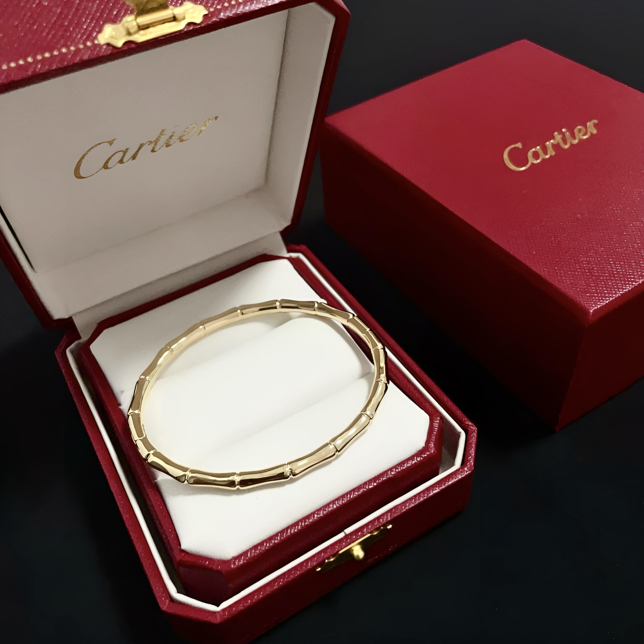 NO:382265,Cartier bamboo bracelet, high-end customized version, diamond inlay craftsmanship, V-gold material, classic and fashionable style, reconstructing love aesthetics with sharp lines!  Breaking the convention, diamond-inlaid design creates a high-end ceiling - no need to build glitz, love should be pure as before. Cartier is loved by many celebrities and internet celebrities. The Leopard series bracelet is definitely an eternal classic, and there is no limit on men and women, and no limit on age!  Wear it you are the focus!  , jewelry boutique, cartier, bracelet19860909卡地亚竹节手镯 高端定制版本 镶嵌钻工艺 V金材质 经典而时尚风格 用凌厉线条重构爱情美学！打破常规,镶嵌钻设计反而成就高级感天花板——无需浮华堆砌,爱本应纯粹如初 卡地亚受众多明星网红的爱戴 豹子系列手镯 绝对是永恒经典 而且男女不限 年龄不限 ！戴上它你就是焦点！,饰品精品,cartier,bracelet,Jewelry