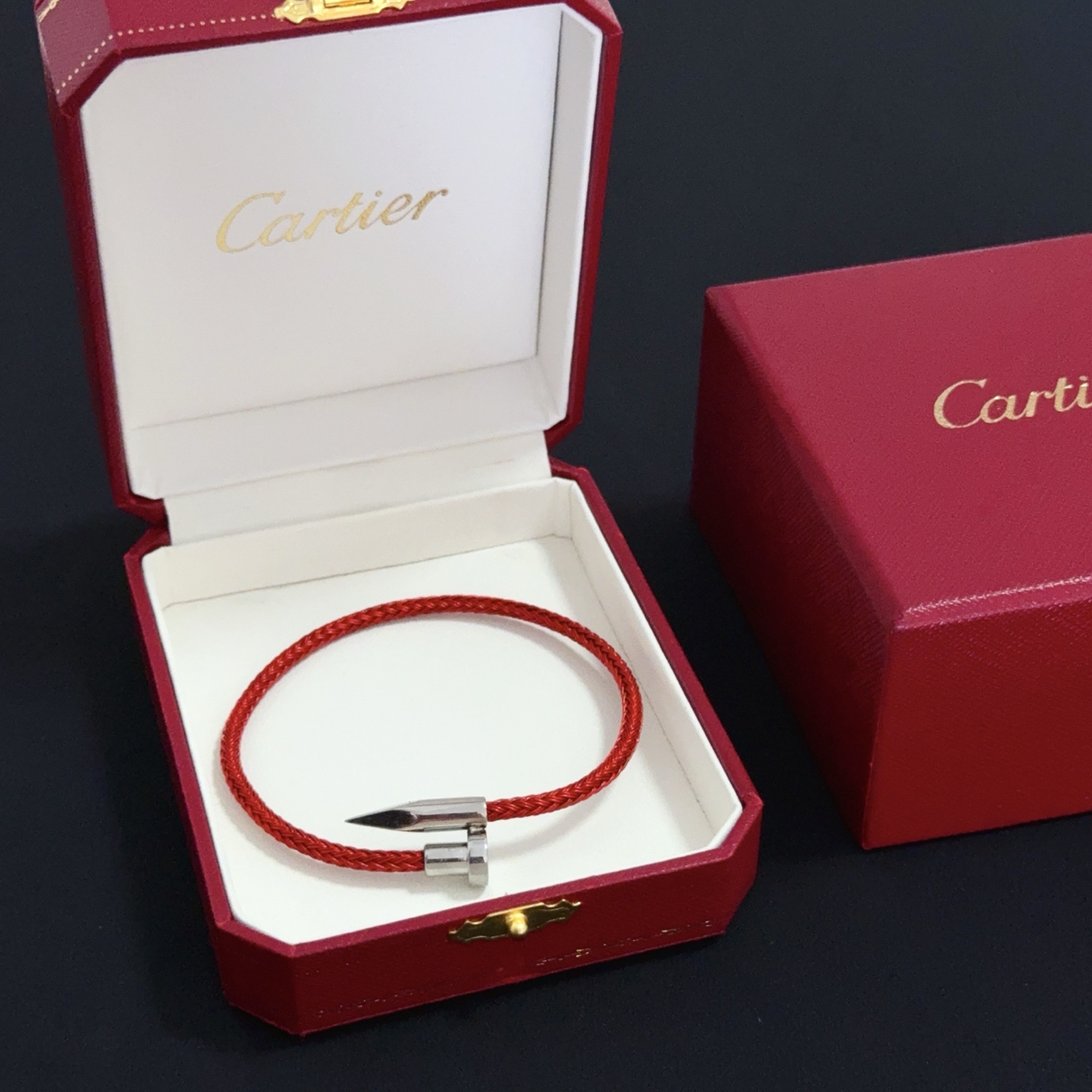 NO:383107,Cartier bracelet bracelet, high-end customized version, diamond inlay craft, V-gold material, classic and fashionable style, reconstructing love aesthetics with sharp lines!  Breaking the convention, diamond-inlaid design creates a high-end ceiling - no need to build glitz, love should be pure as before. Cartier is loved by many celebrities and internet celebrities. The Leopard series bracelet is definitely an eternal classic, and there is no limit on men and women, and no limit on age!  Wear it you are the focus!  , jewelry boutique, cartier, bracelet19860909卡地亚手镯手绳 高端定制版本 镶嵌钻工艺 V金材质 经典而时尚风格 用凌厉线条重构爱情美学！打破常规,镶嵌钻设计反而成就高级感天花板——无需浮华堆砌,爱本应纯粹如初 卡地亚受众多明星网红的爱戴 豹子系列手镯 绝对是永恒经典 而且男女不限 年龄不限 ！戴上它你就是焦点！,饰品精品,cartier,bracelet,Jewelry