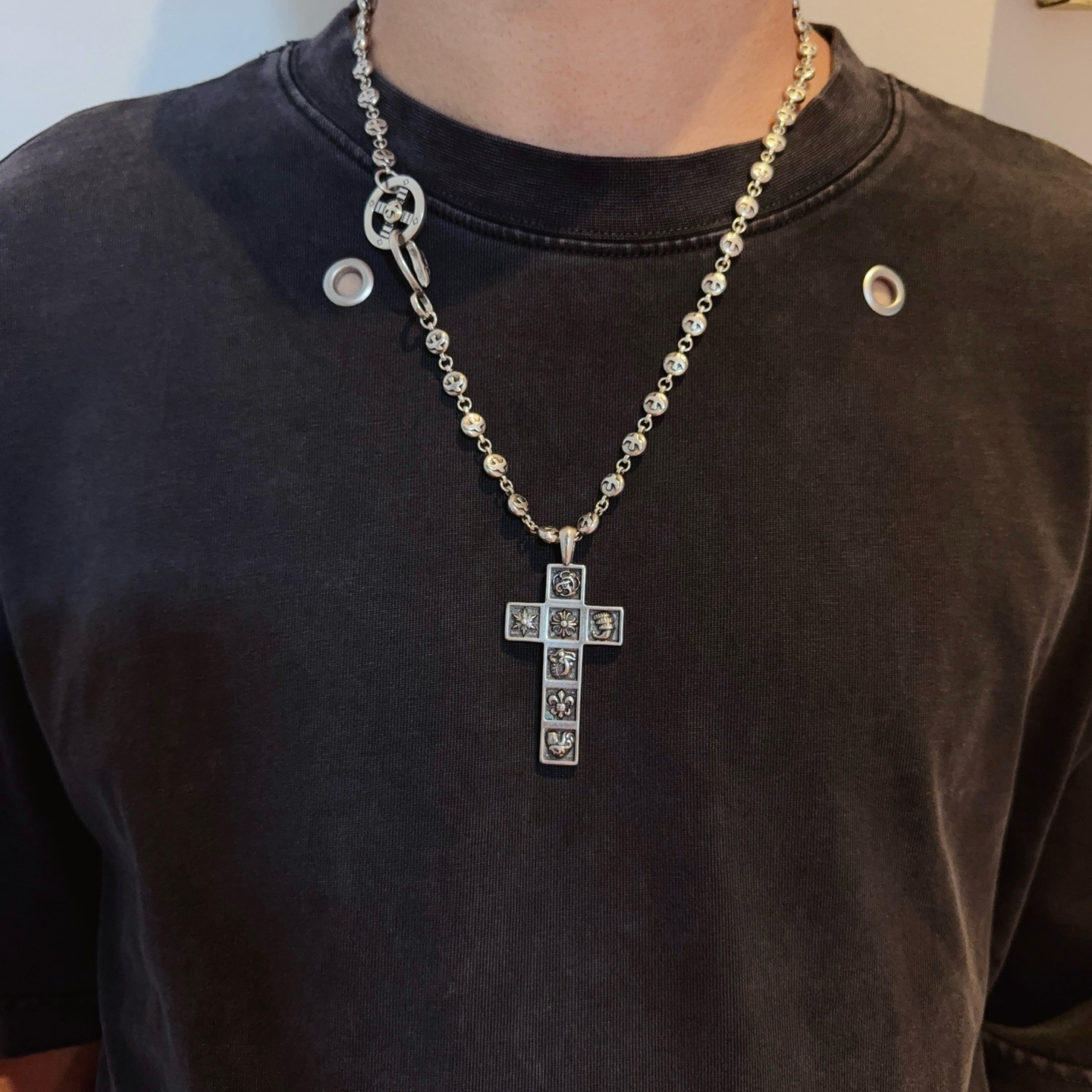 NO:382847,[New Products are on the Shelves] Goro’s Takahashi Goku Croxin Combined Cross Necklace Top Version, Accepted Exclusive Shooting, Focusing on the High-end Market, Kuaishou/ins/Xiaohongshu Hot Models, absolutely different from the ordinary version!  The details of the picture product are consistent with ZP!  Original production process, precision quality, purely handmade ~ Authentic mold opening trendy and fashion essentials, both men and women can wear it, same couple style, rock punk silver style, retro elements, trendy and versatile, same style on the official website, fine jewelry, chrome hearts, necklace19860909【新品上架】Goro’s高桥吾郞克罗心结合十字架项链 顶级版本,认准独家拍摄,主攻高端市场 ,快手/ins/小红书热门款,绝对区别普通版本！图片产品细节与ZP一致！原版制作工艺 精工品质 纯手工打造 ～正品开模潮流时尚必备 男女均可佩戴 情侣款同款 摇滚朋克泰银风格 复古元素 潮流百搭 官网同款,饰品精品,chrome hearts,necklace,Jewelry