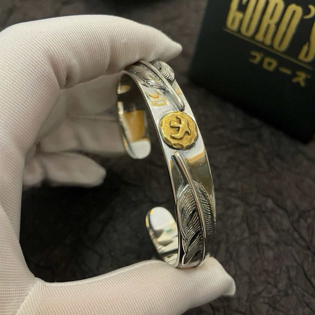 NO:382902,[New Products are on the Shelves] Goro Takahashi Goro's Golden Aspen Feather Bracelet Top Version, Identify Exclusive Shooting, Focus on the High-end Market, Kuaishou/ins/Xiaohongshu's popular version is absolutely different from ordinary versions!  The details of the picture product are consistent with ZP!  Original production process, precision quality, purely handmade, authentic model opening, fashion essentials, both men and women can wear, same couple style, rock punk silver style, retro elements, trendy and versatile, same style on the official website, fine jewelry, bracelet19860909批【新品上架】Goro’s高桥吾郎点金飞鸟羽毛手镯 顶级版本 认准独家拍摄 主攻高端市场 快手/ins/小红书热门绝对区别普通版本！图片产品细节与ZP一致！原版制作工艺 精工品质 纯手工打造 ～正品开模潮流时尚必备 男女均可佩戴 情侣款同款 摇滚朋克泰银风格 复古元素 潮流百搭 官网同款,饰品精品,bracelet,Jewelry
