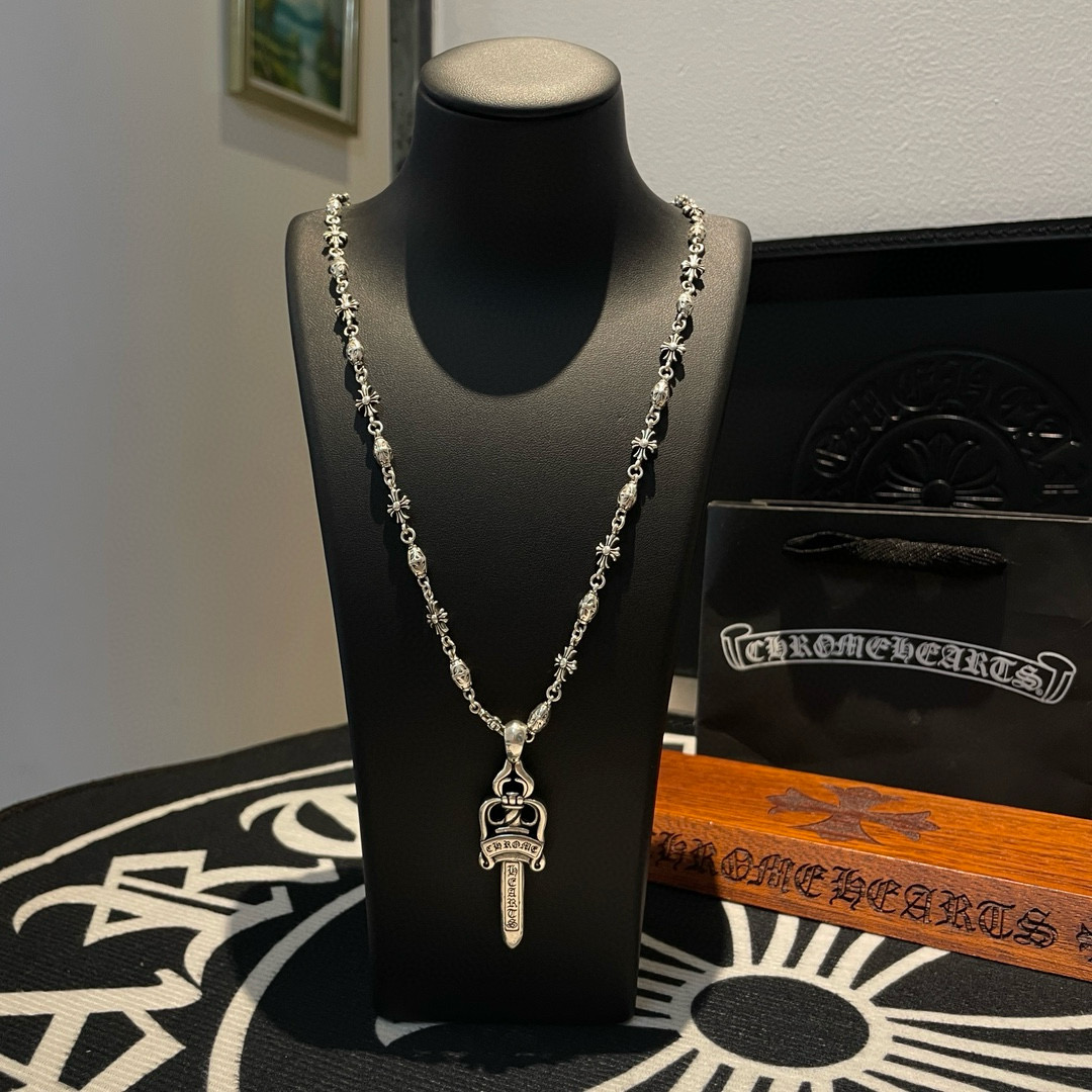 NO:382907,TikTok/Kuaishou/ins/Xiaohongshu/Live Hot, New [Counter Quality] Chrome Hearts Cross Necklace, Sword Pendant, Concave and Convex and Convex Scout Flowers are Croxin's ambitions, so they last forever. Genuine version of Chrome Hearts Croxin, different light versions of the market, benchmarking quality, looking at the details of the letter printing, retro old gray oxygen level. Seiko version!  !  !  Pure handmade ~ Authentic model opening must-have fashion and fashion, both men and women can wear it, same style for couples, original official website, rock punk style silver style, retro elements, trendy and versatile!  , jewelry boutique, chrome hearts, chrome hearts, necklace19860909批 抖音/快手/ins/小红书/直播热门 ,新款【专柜品质】Chrome Hearts克罗心十字架项链 ,宝剑吊坠,凹凸造型不同的花纹设计风格 呈现出与众不同 十字架 童军花是克罗心的志 所以更经久不衰 正品打版Chrome Hearts克罗心 区别市场普通轻版 对版对标品质 看字印细节 复古做旧灰氧程度.精工版本！！！ 纯手工打造 ～正品开模潮流时尚必备 男女均可佩戴 情侣同款 官网原版 摇滚朋克泰银风格 复古元素 潮流百搭！,饰品精品,chrome hearts,chrome hearts,necklace,Jewelry